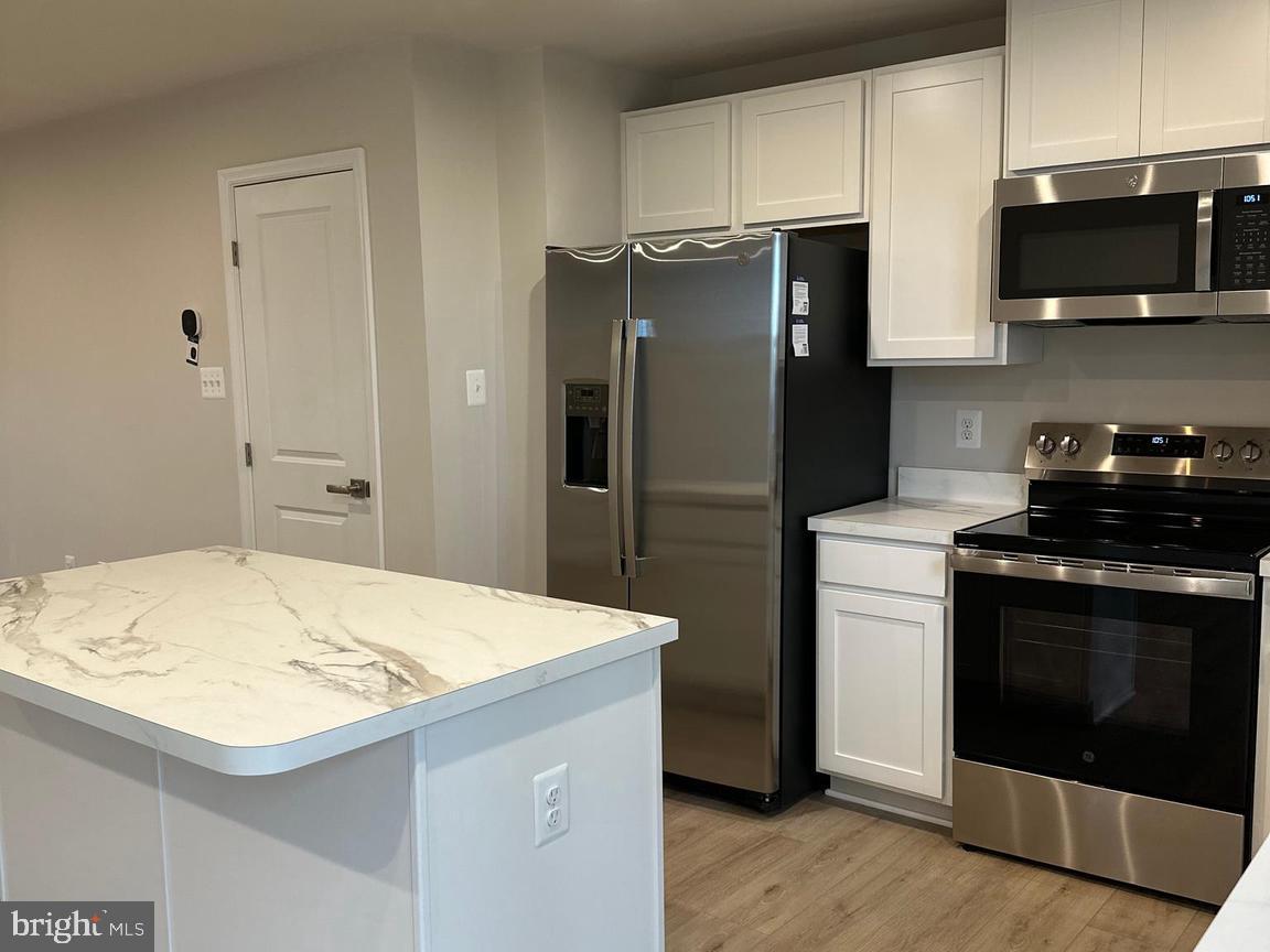 645 LAURELWOOD CIRCLE