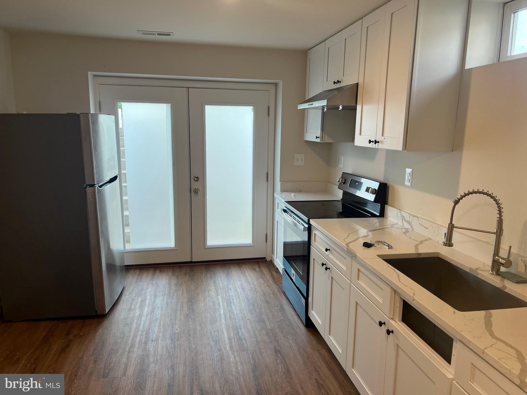 SOMERSET - Residential Lease