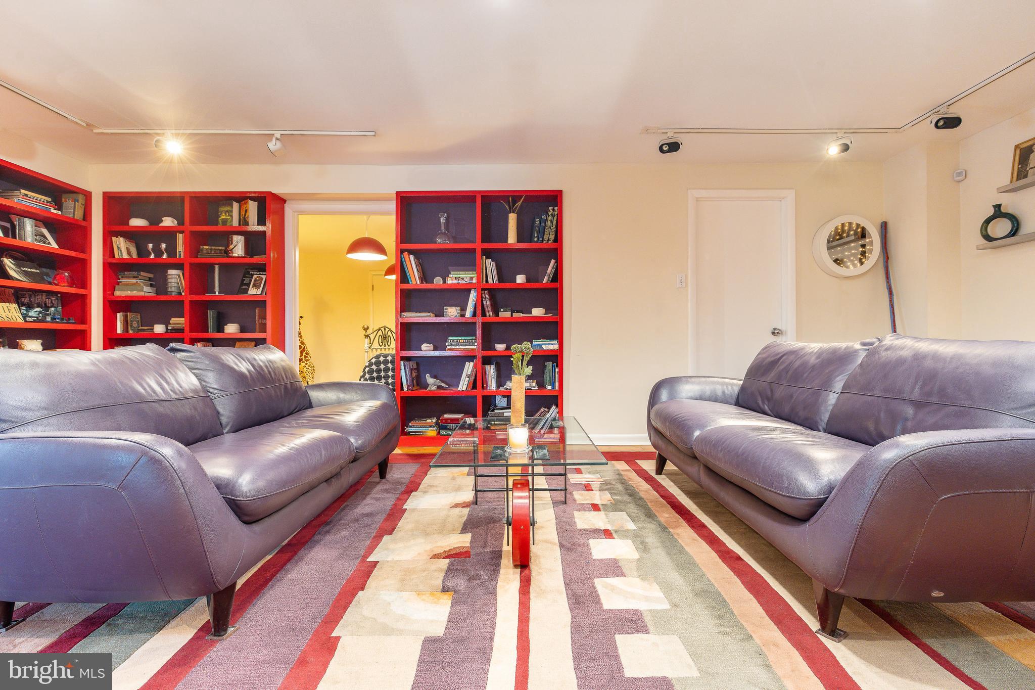 CHESTNUT HILL - Residential