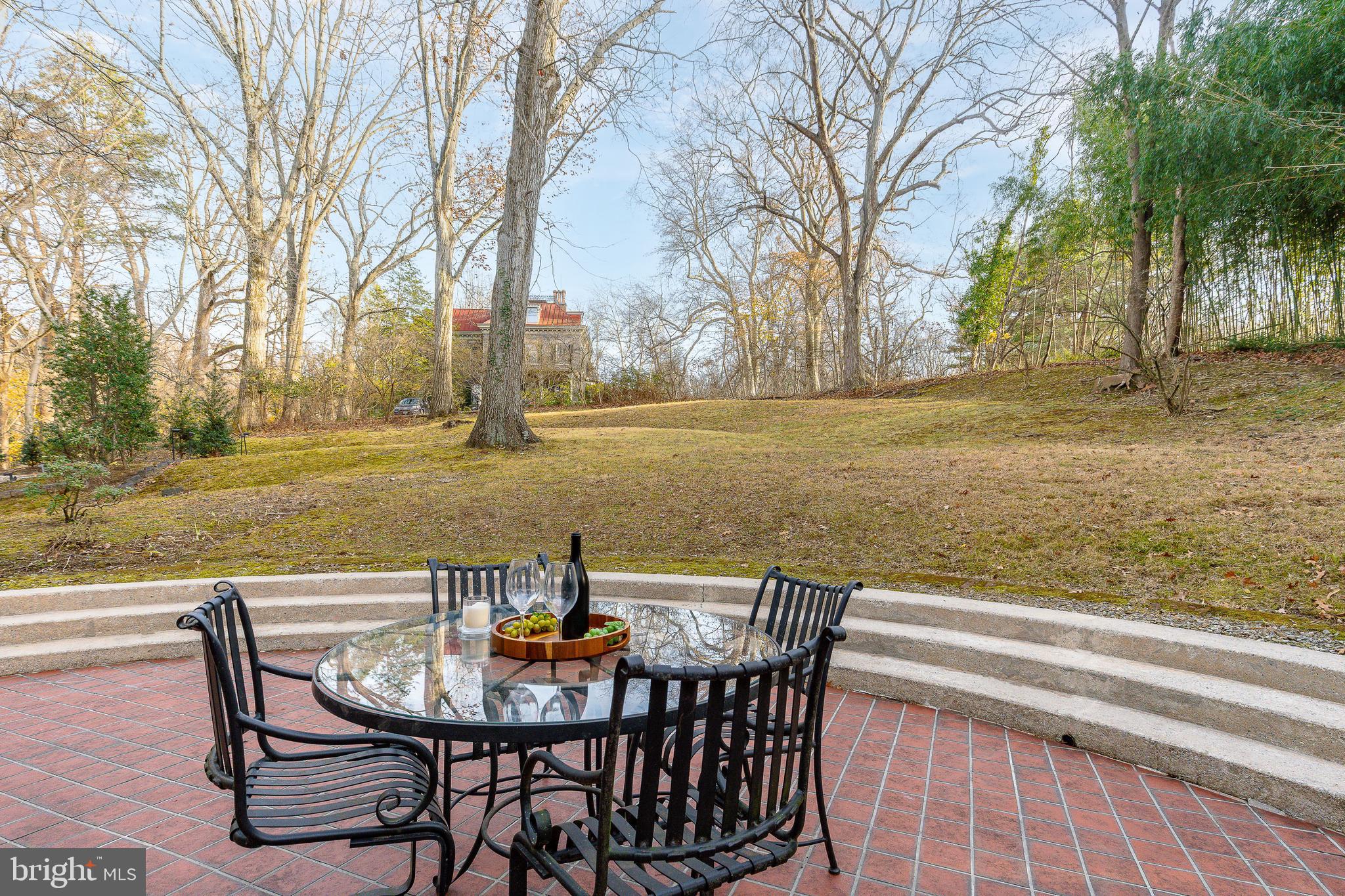 CHESTNUT HILL - Residential