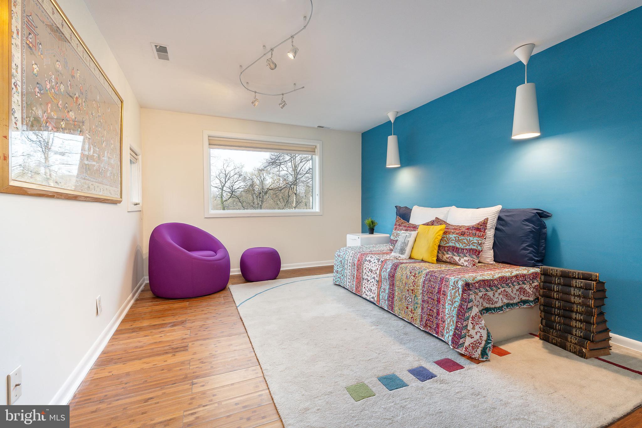 CHESTNUT HILL - Residential