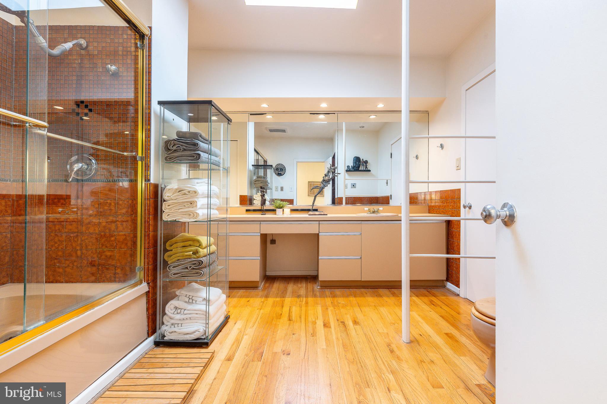 CHESTNUT HILL - Residential