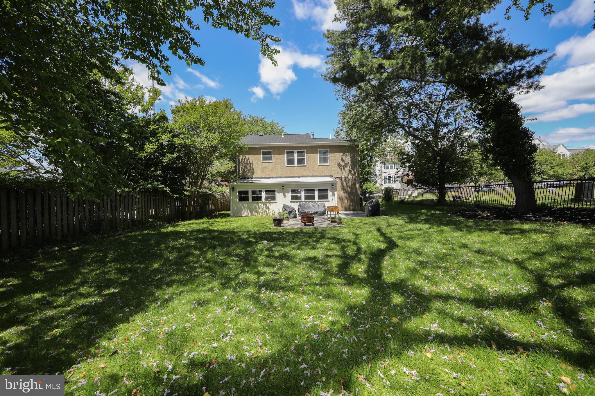 ROXBOROUGH - Residential