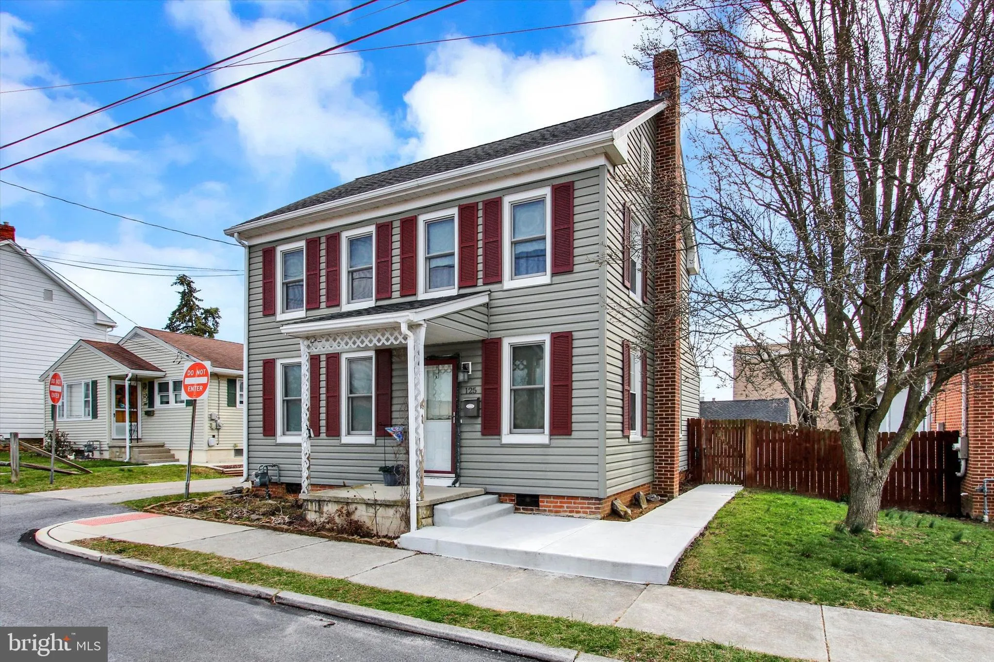 Hanover, Pennsylvania 17331, United States, 3 Bedrooms Bedrooms, ,2 BathroomsBathrooms,Residential,Pending,89607