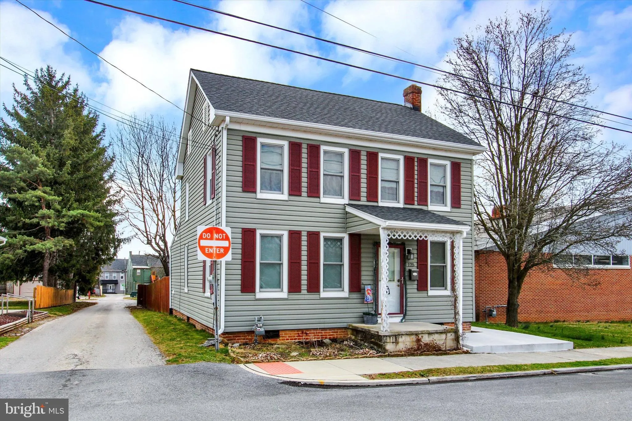 Hanover, Pennsylvania 17331, United States, 3 Bedrooms Bedrooms, ,2 BathroomsBathrooms,Residential,Pending,89607