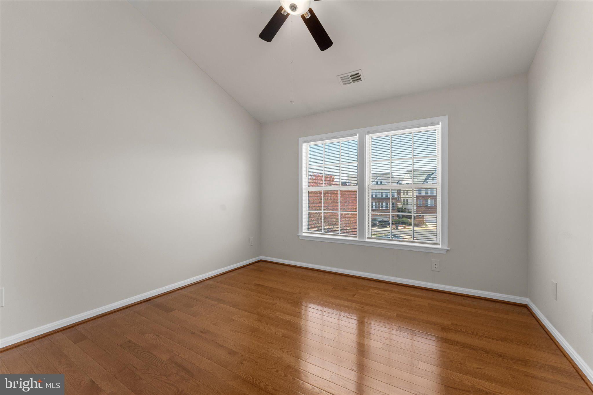 POTOMAC LAKES - Residential Lease