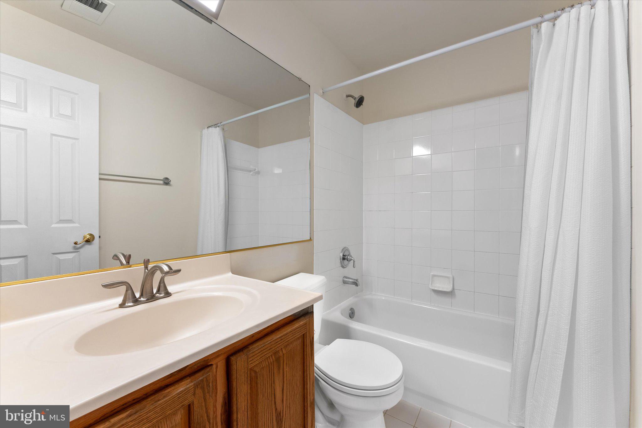 POTOMAC LAKES - Residential Lease