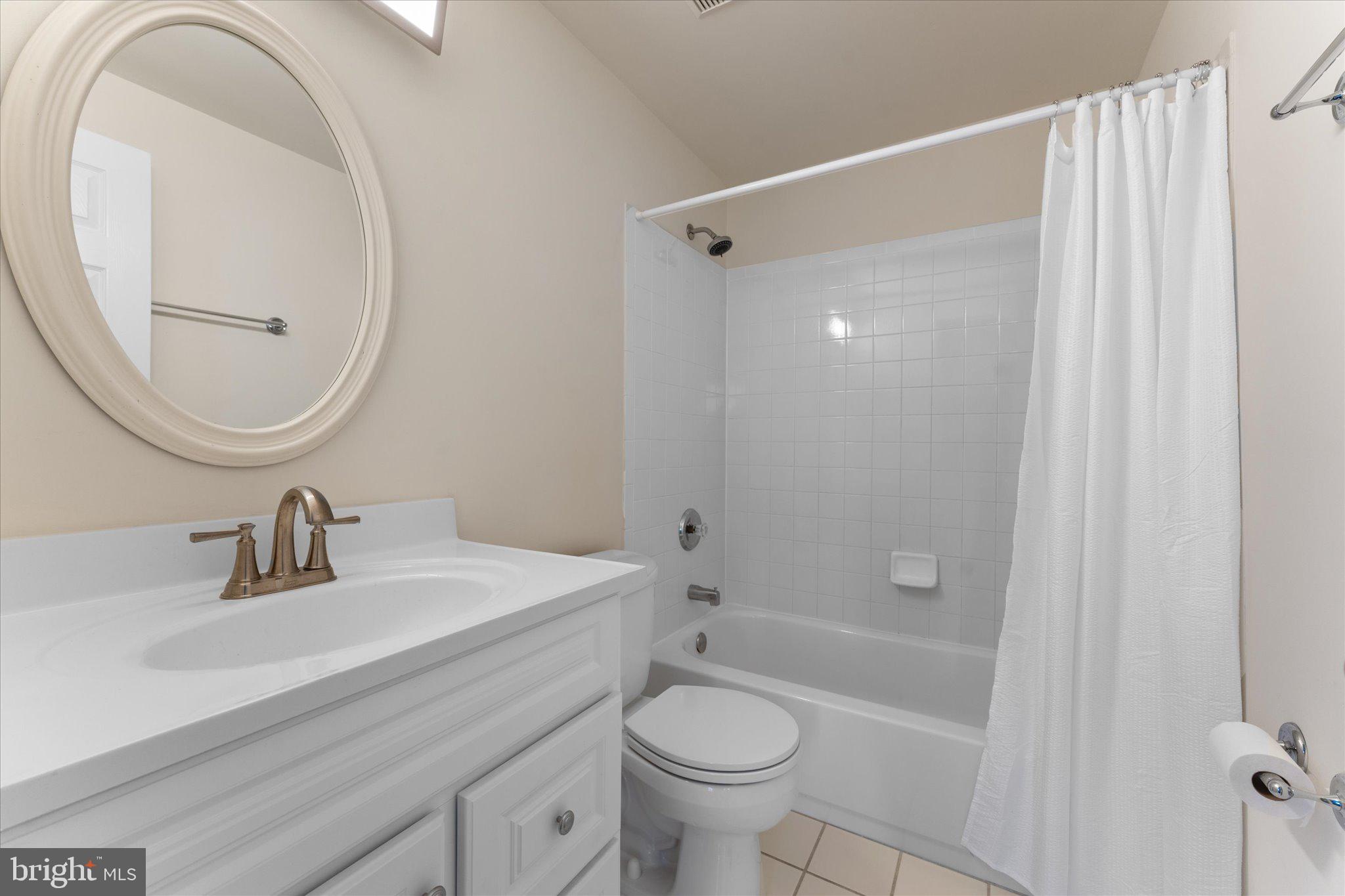 POTOMAC LAKES - Residential Lease