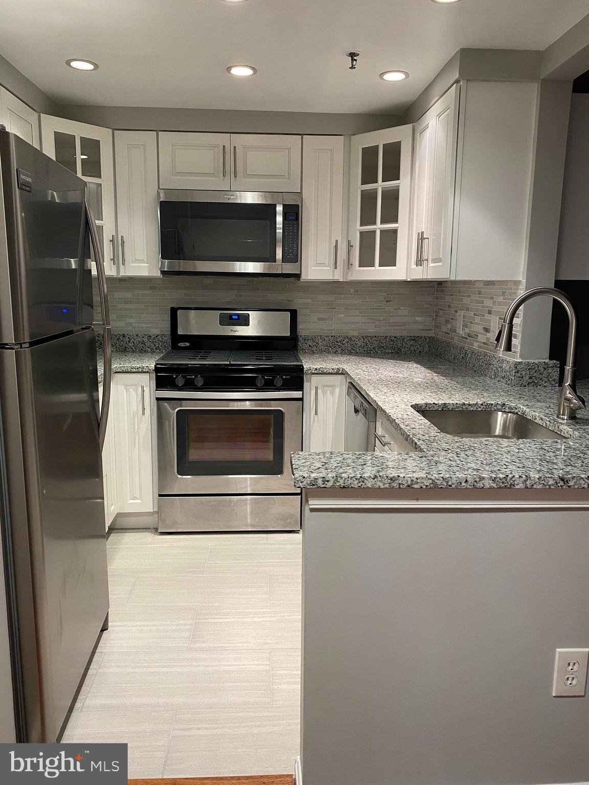 THE CHRISTOPHER - Residential