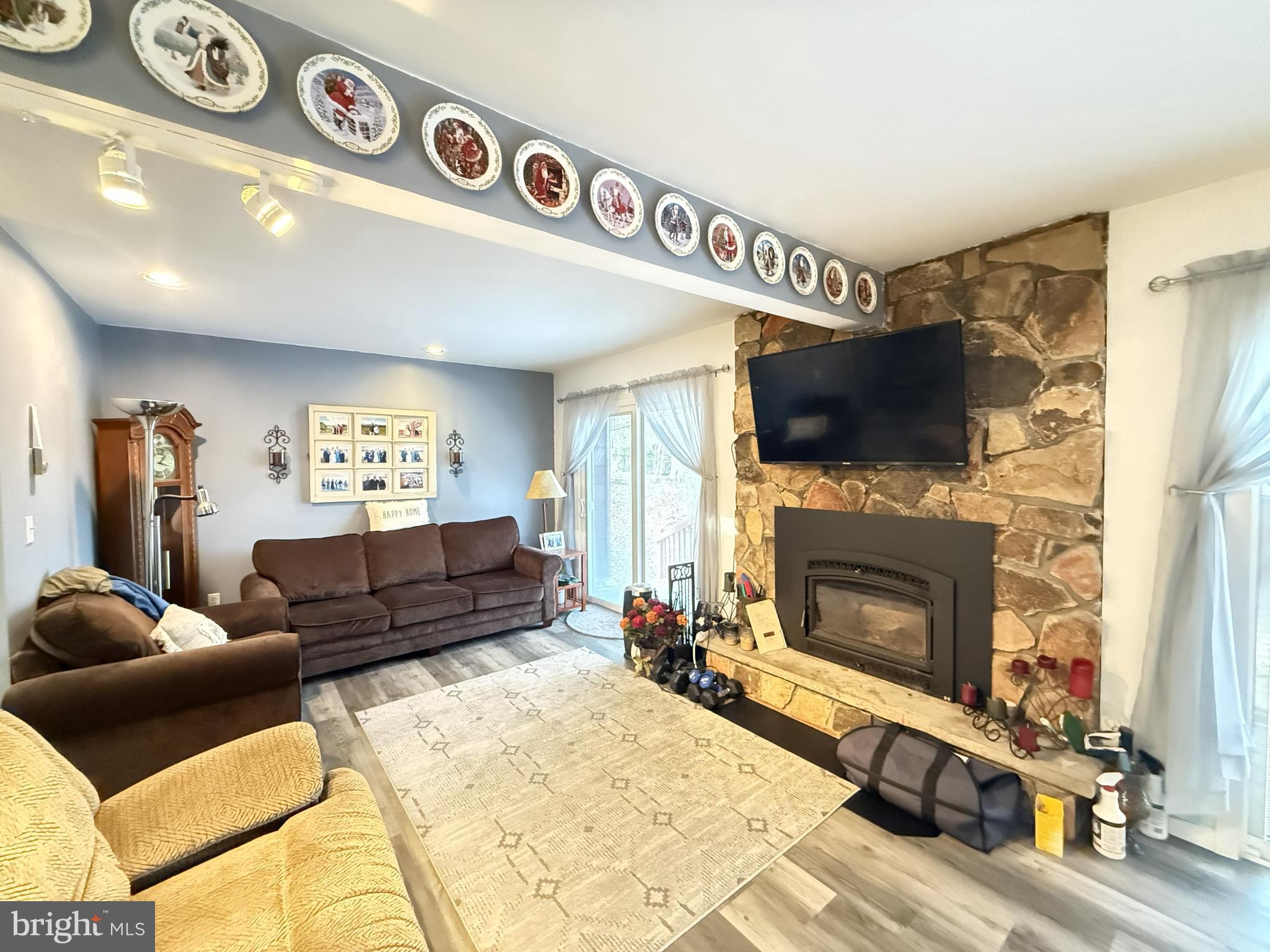 SAW CREEK ESTATES - Residential