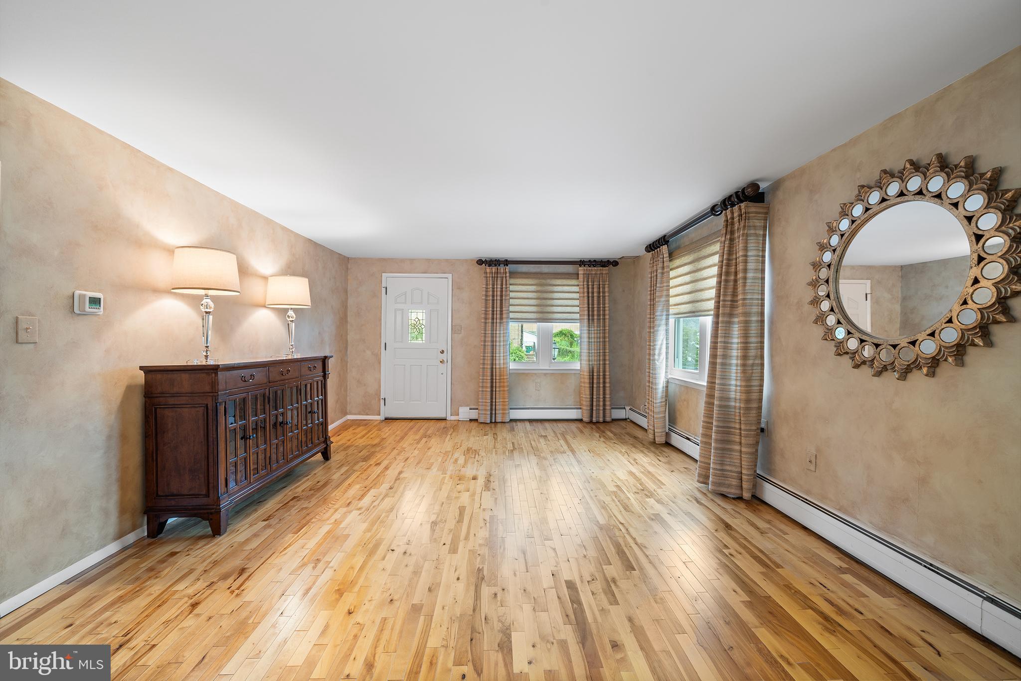 532 WICKER AVENUE
