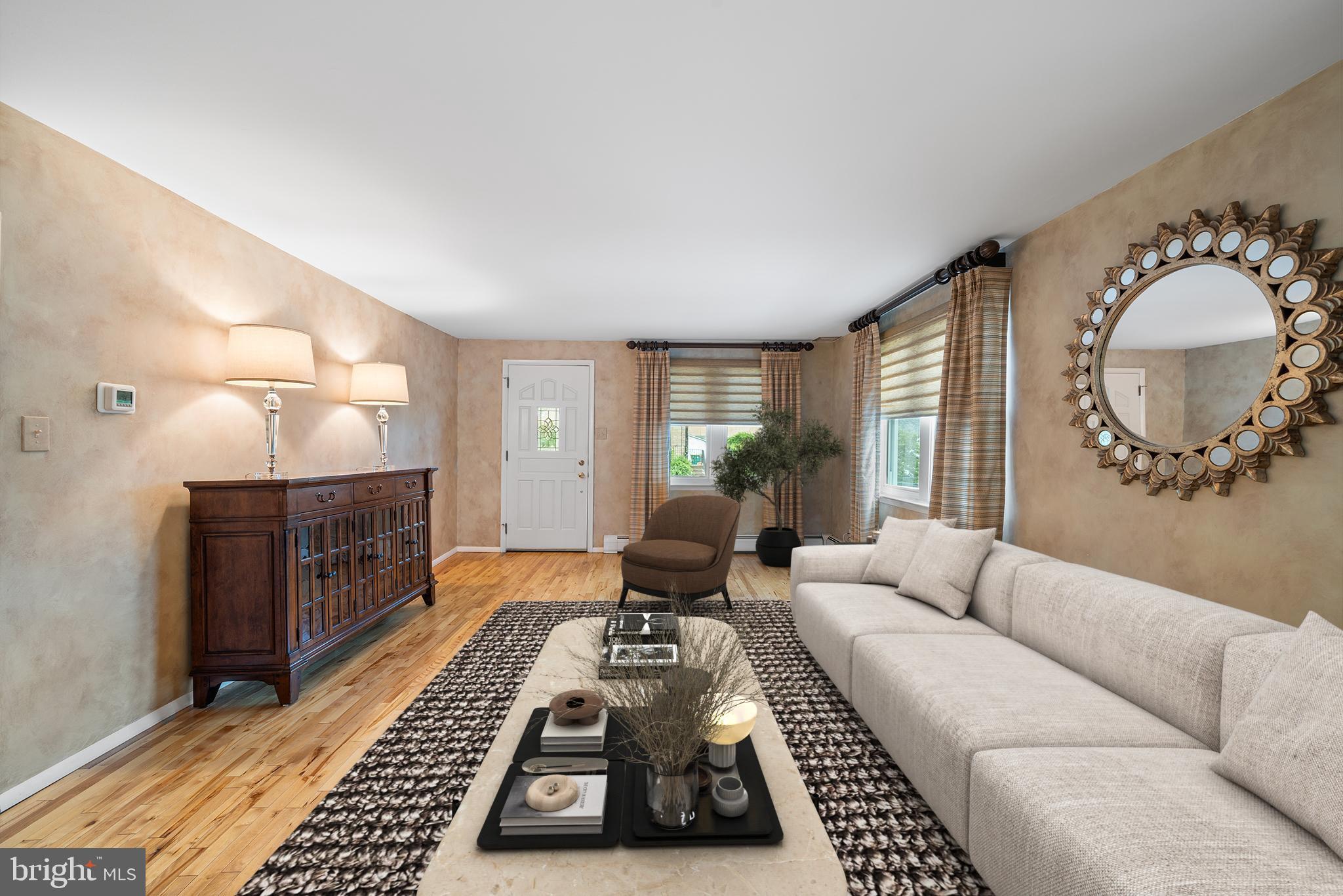 532 WICKER AVENUE