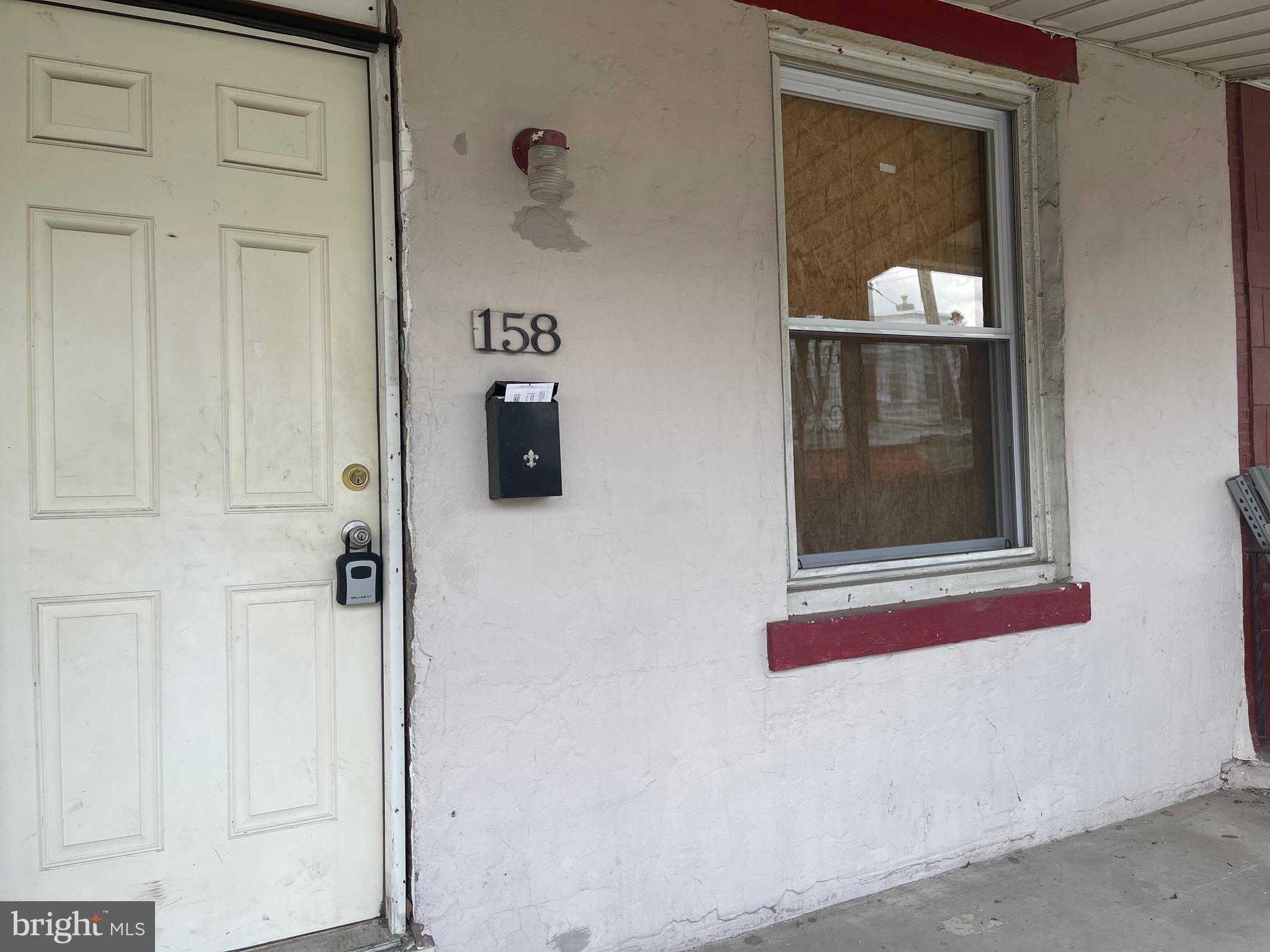 158 N ROBINSON STREET