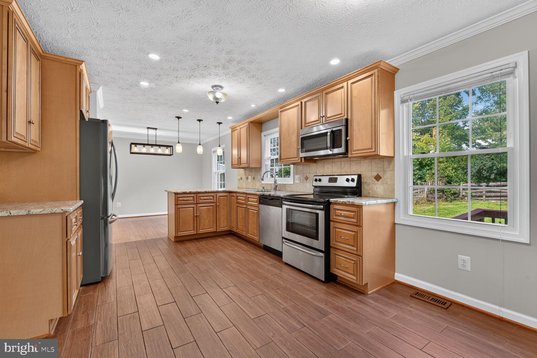 128 BRIARWOOD COURT