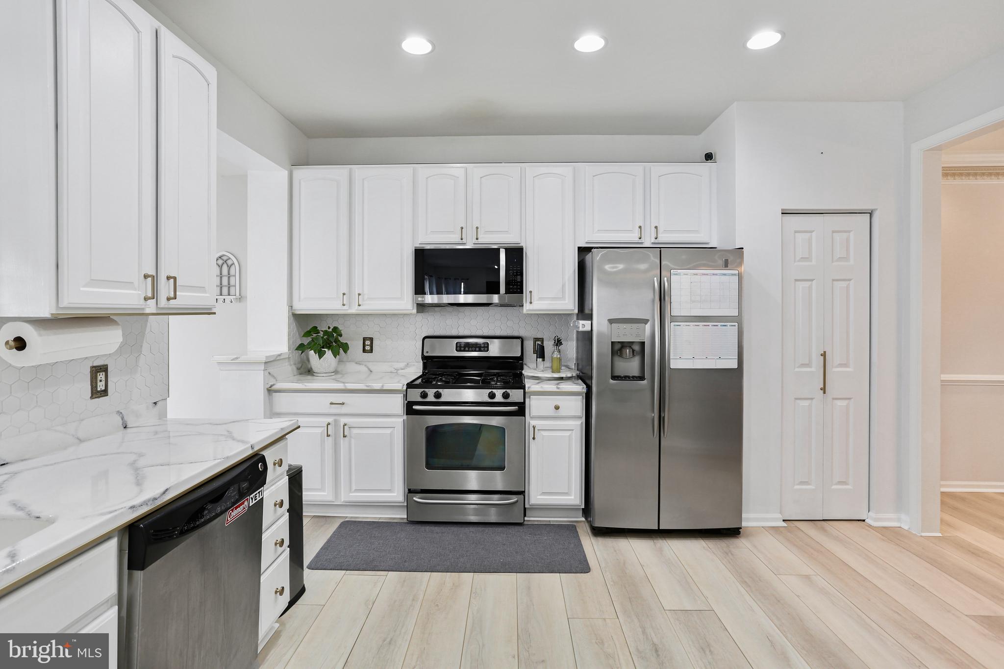 THE COURTS OF MALLORY - Residential