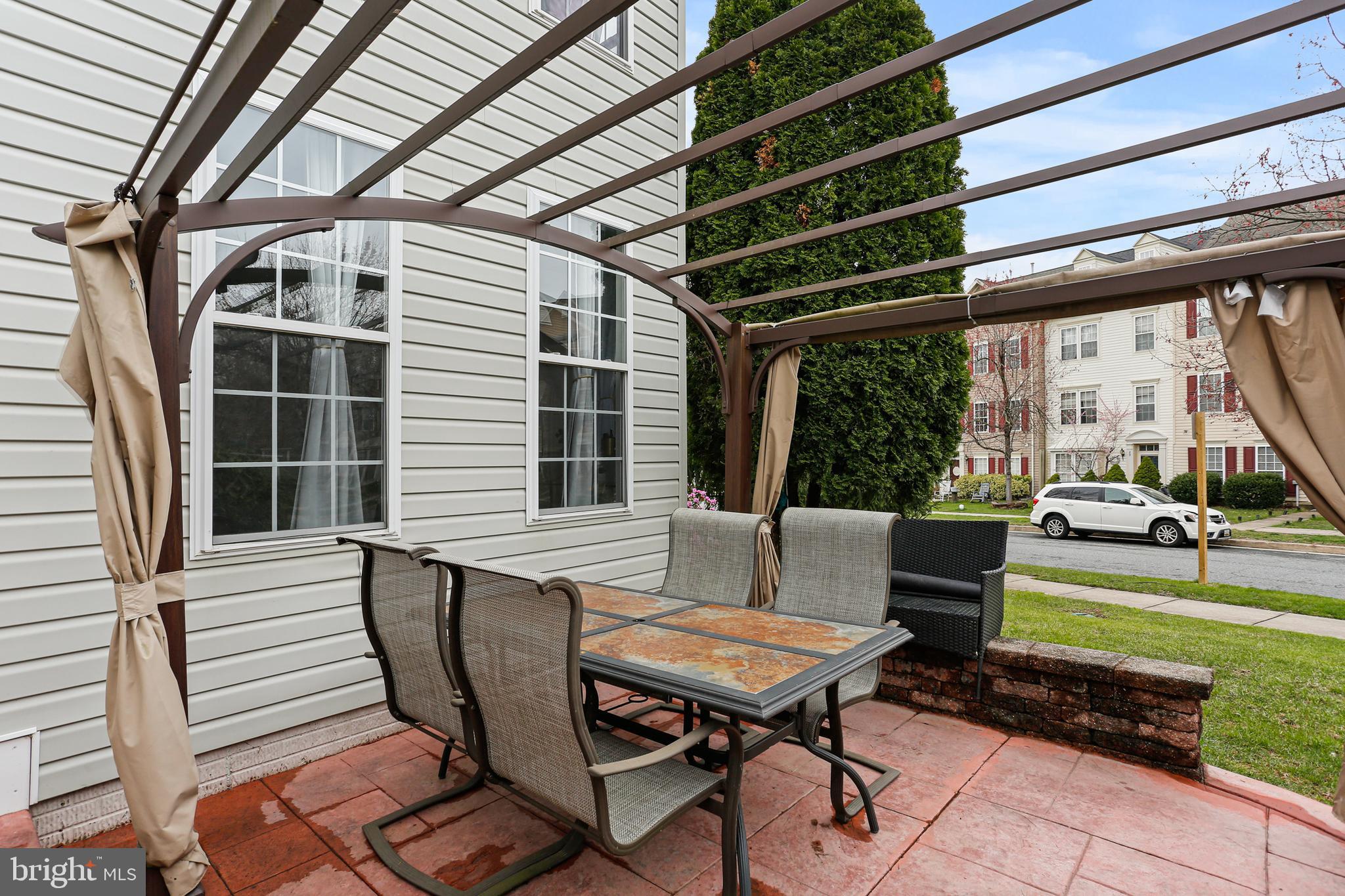 THE COURTS OF MALLORY - Residential