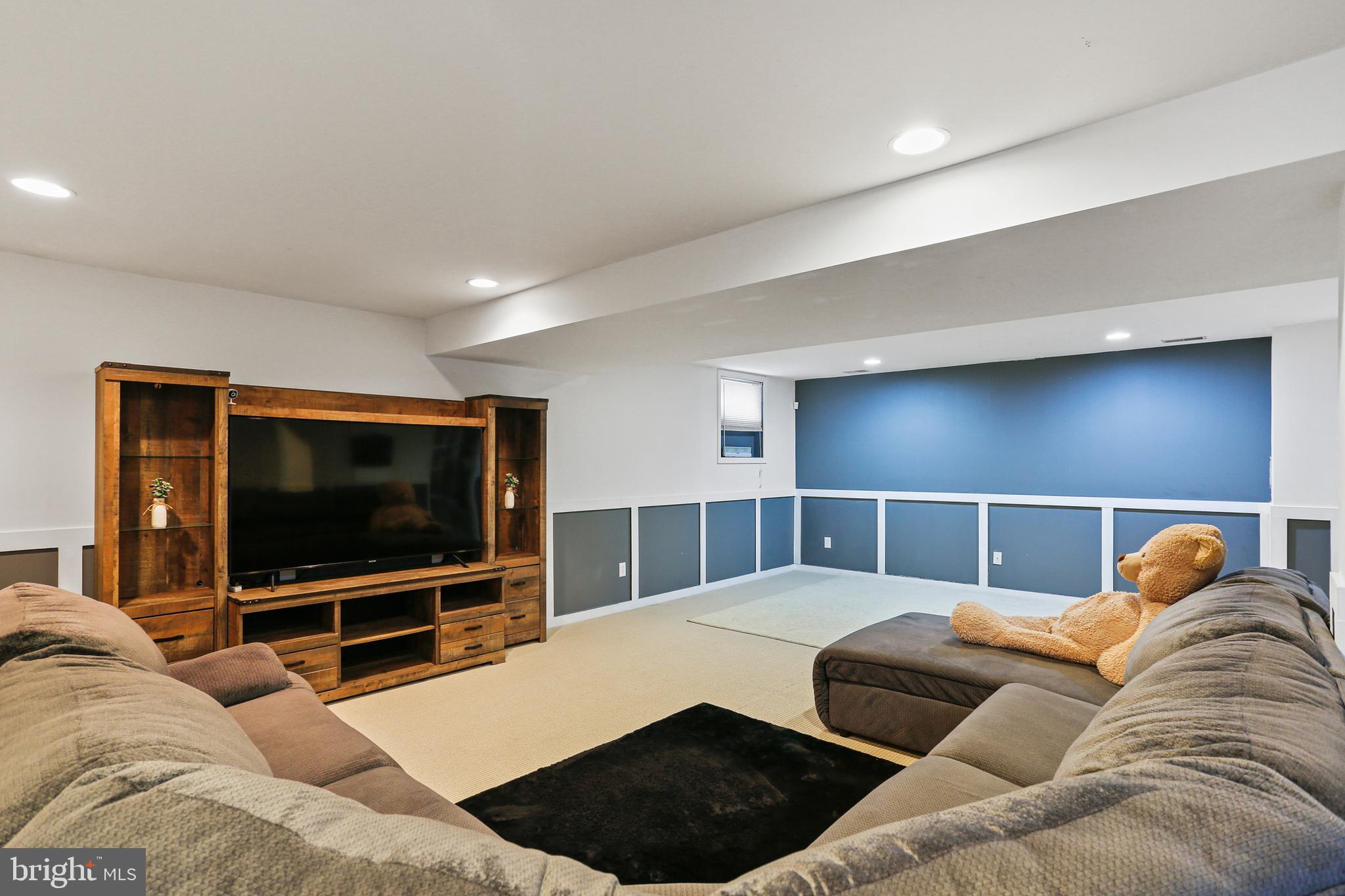 THE COURTS OF MALLORY - Residential