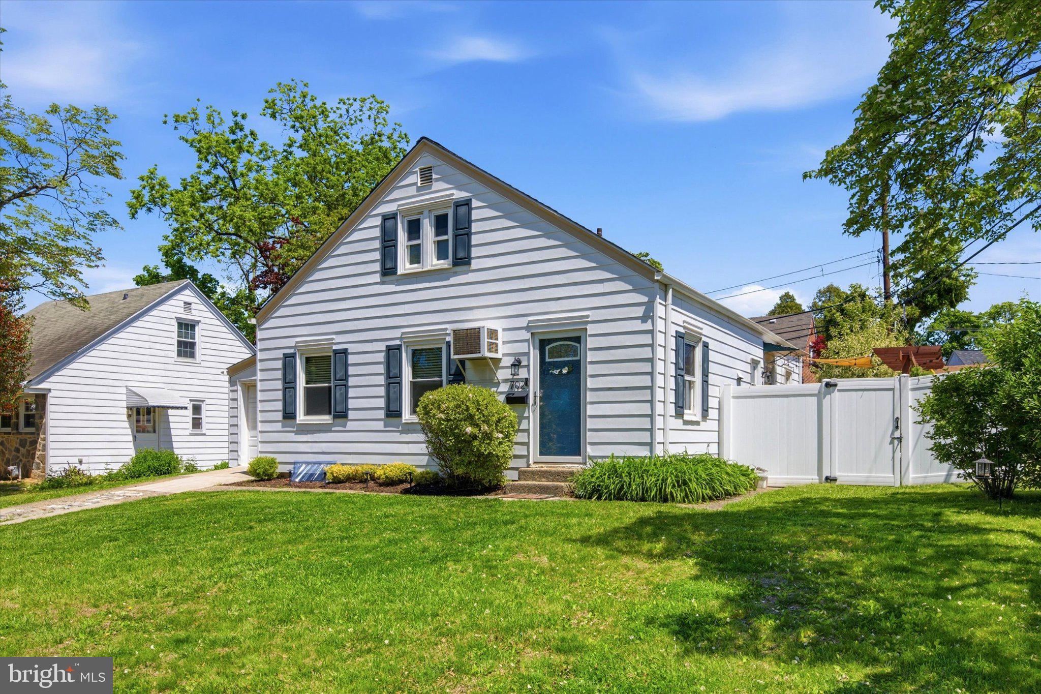 702 HOOD ROAD