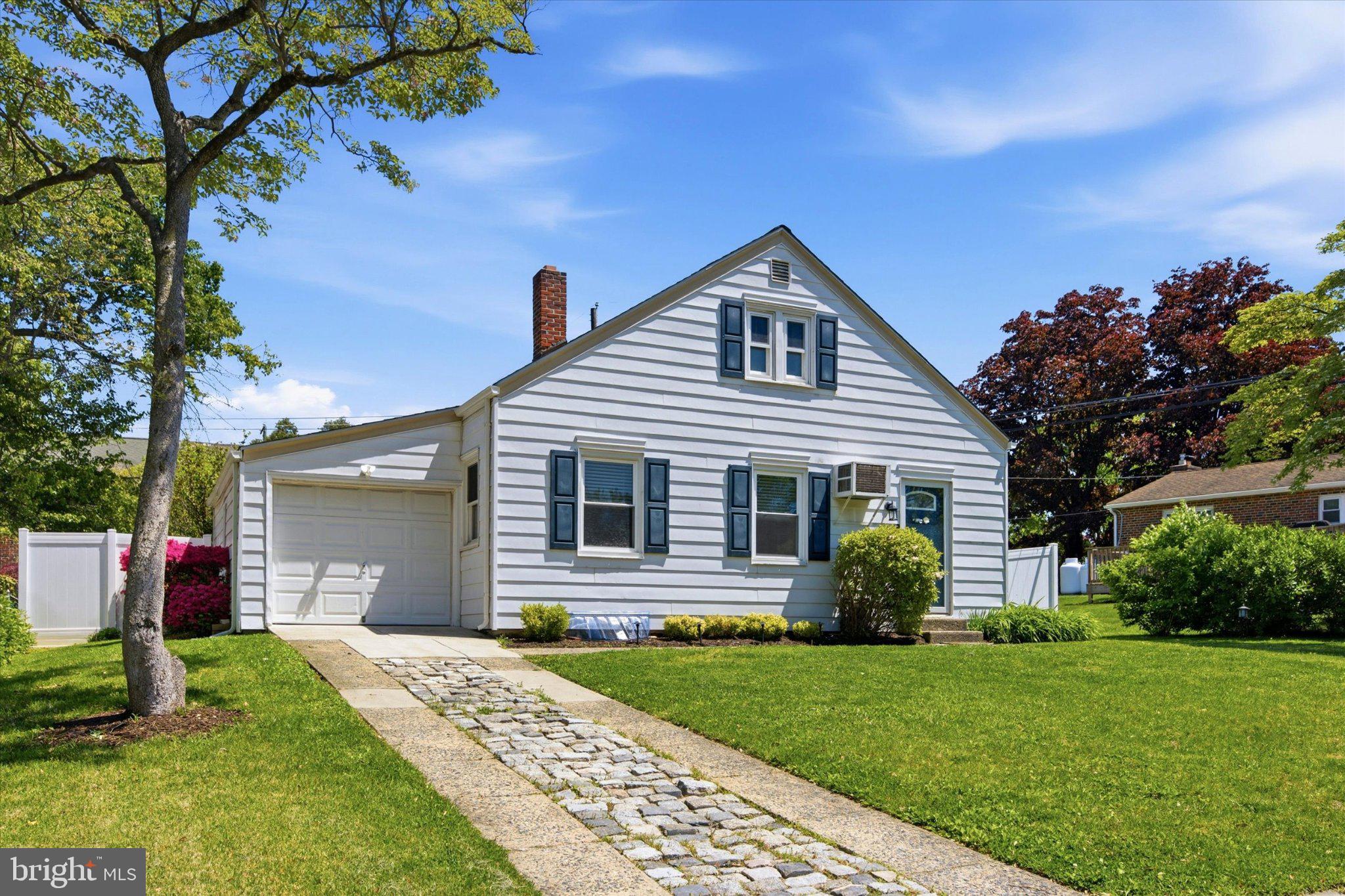 702 HOOD ROAD