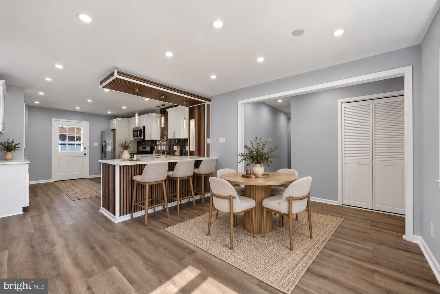 314 W VALERY COURT