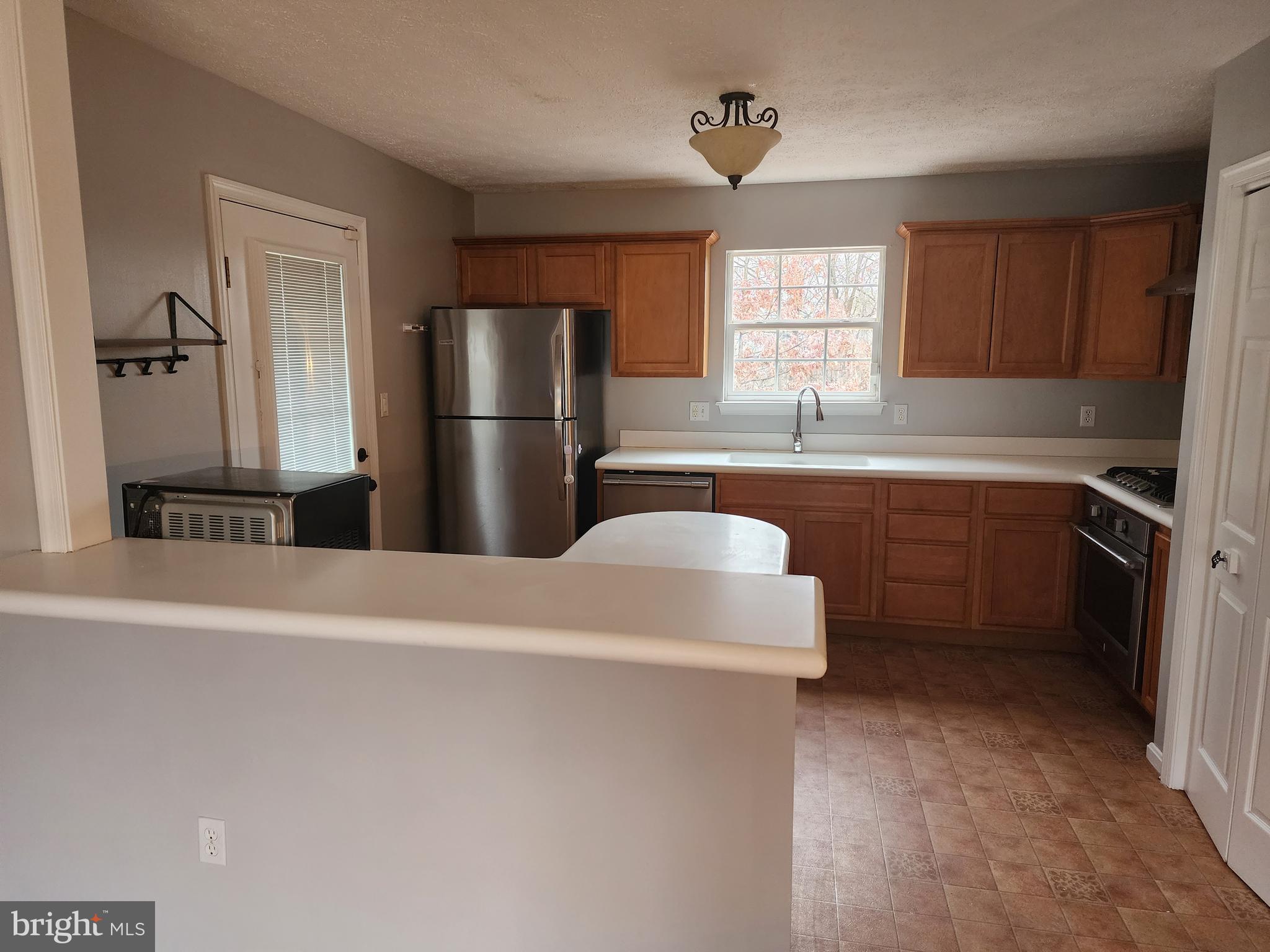 DEER RUN OF SHERANDO - Residential Lease