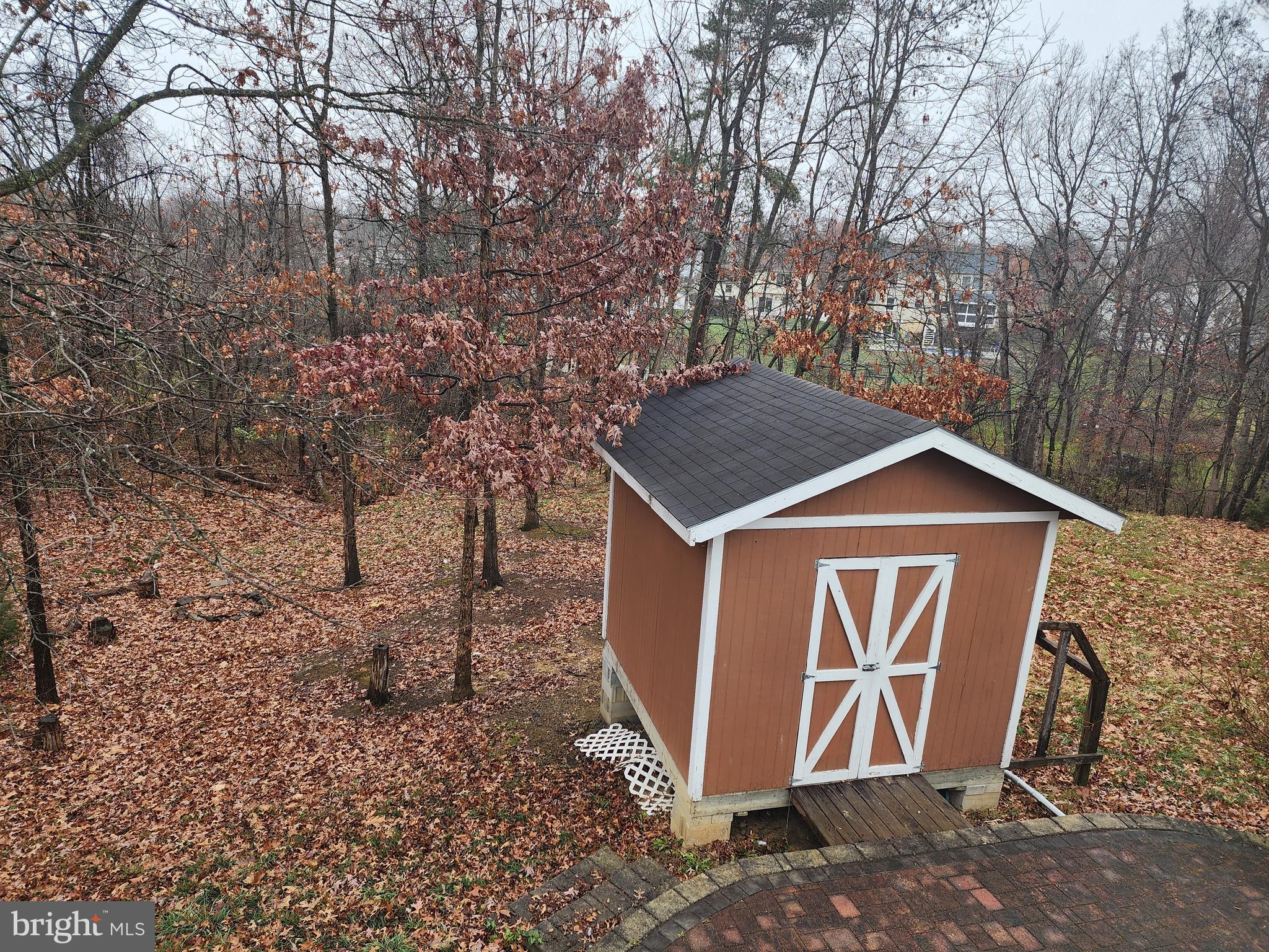 DEER RUN OF SHERANDO - Residential Lease