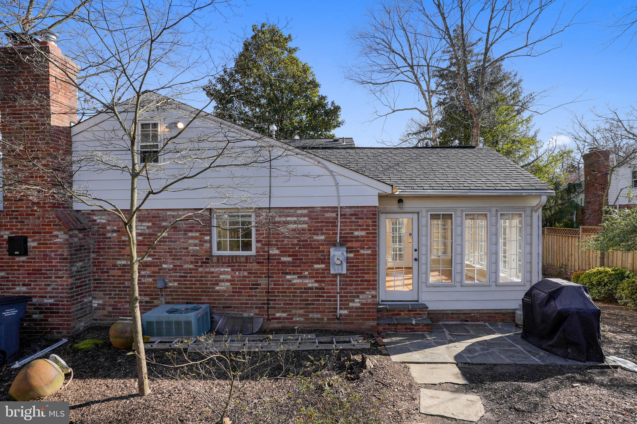 FALLS HILL - Residential Lease