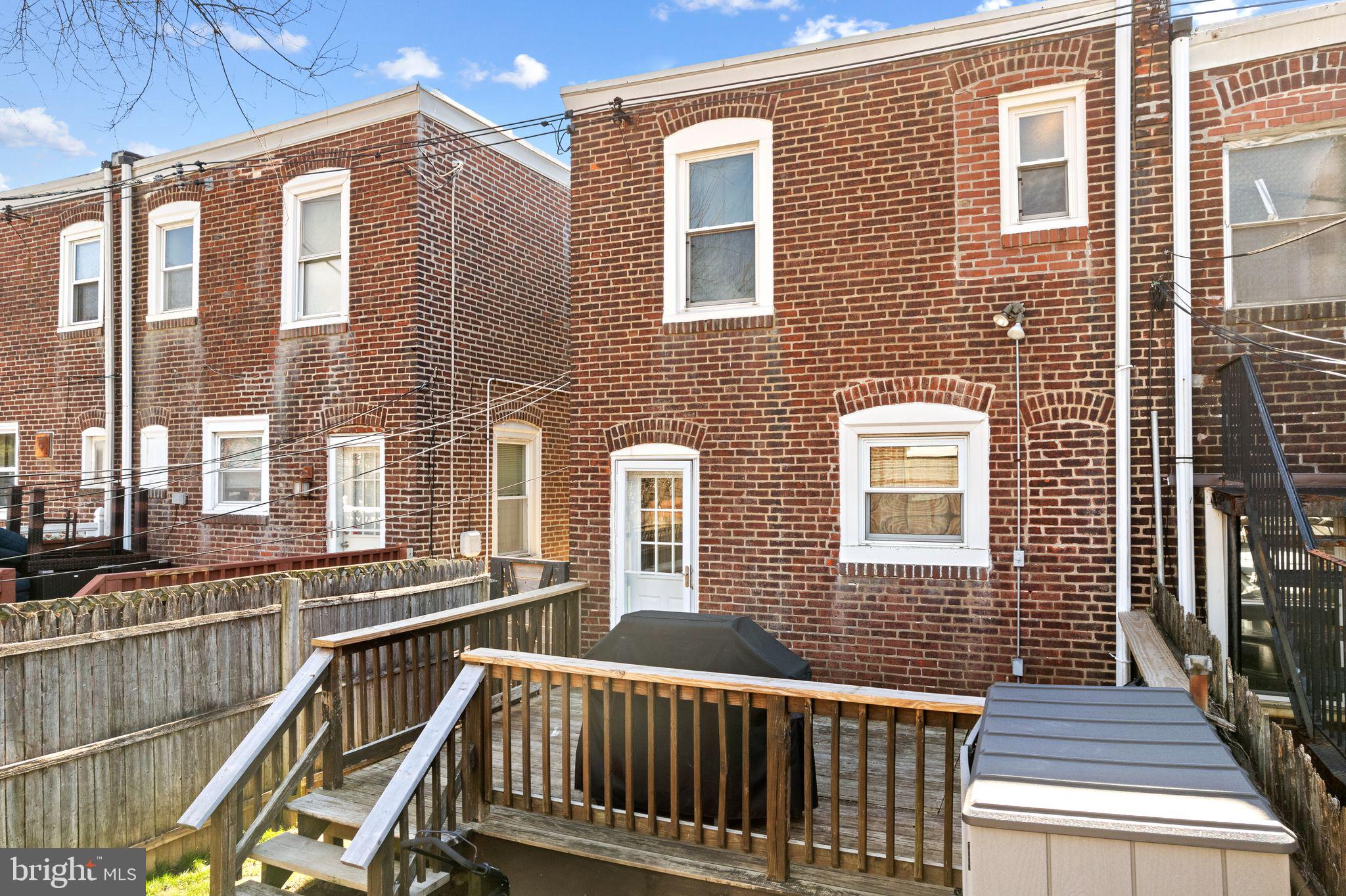 ROXBOROUGH - Residential