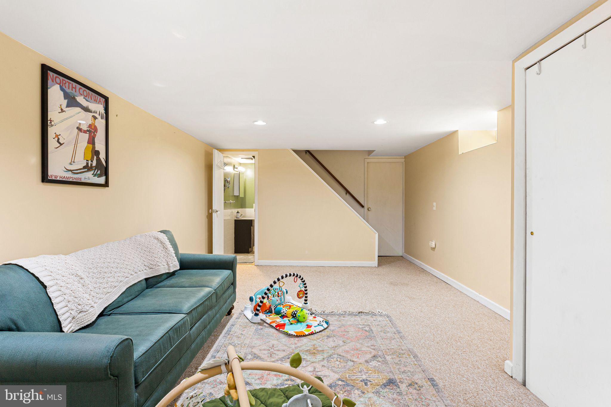 ROXBOROUGH - Residential