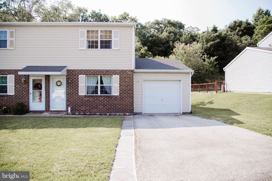 Welcome Home to this wonderfully maintained semi-detached located on a quiet cul-de-sac. Perfect location to walk into town or a 5 minute drive to all major convenances! Home features tons of natural light, spacious kitchen, large bedrooms and a gorgeous yard perfect for entertaining. All appliances included, schedule your showing today!