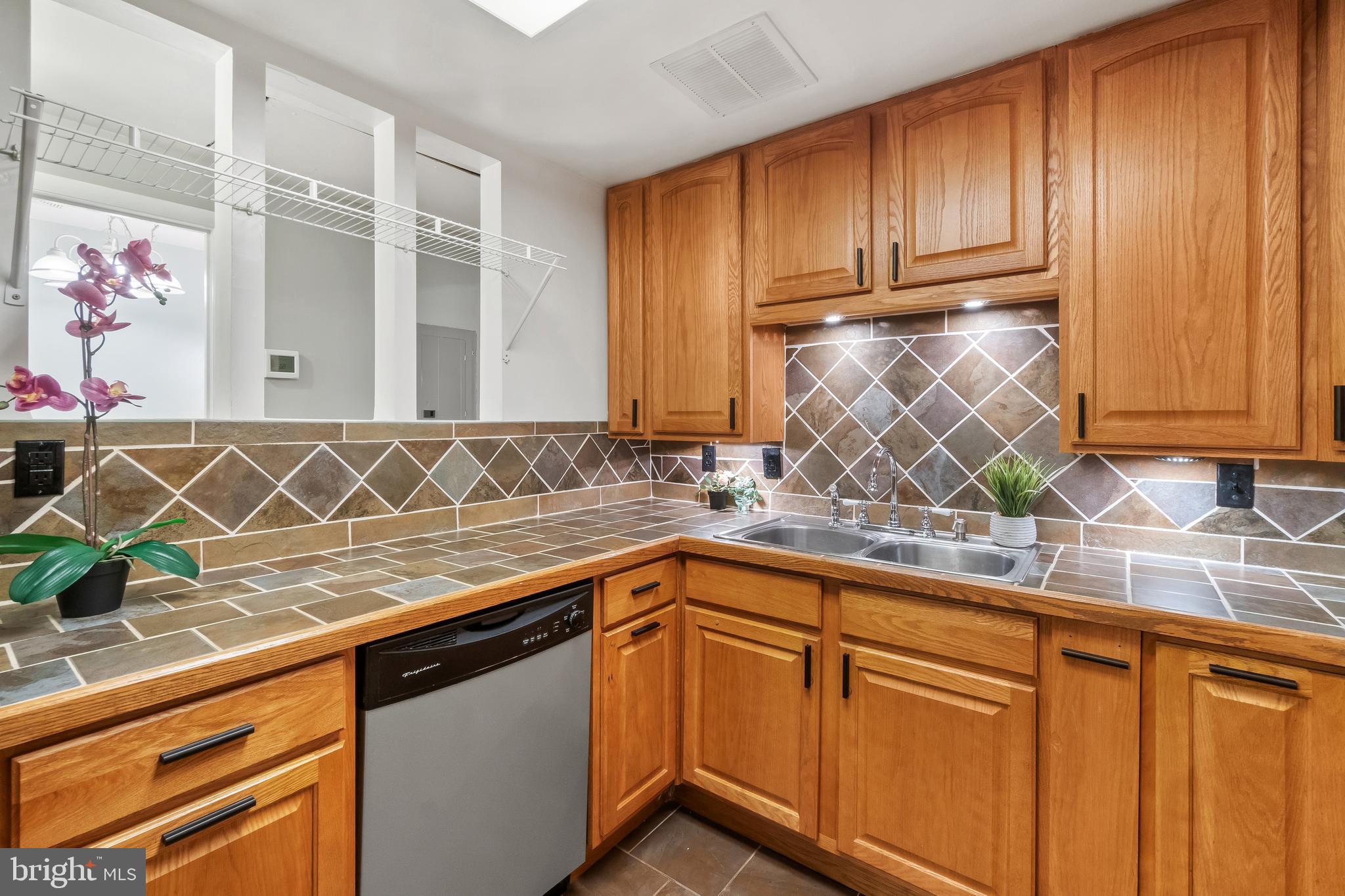 MOUNT VERNON PLACE HISTORIC DISTRICT - Residential Lease