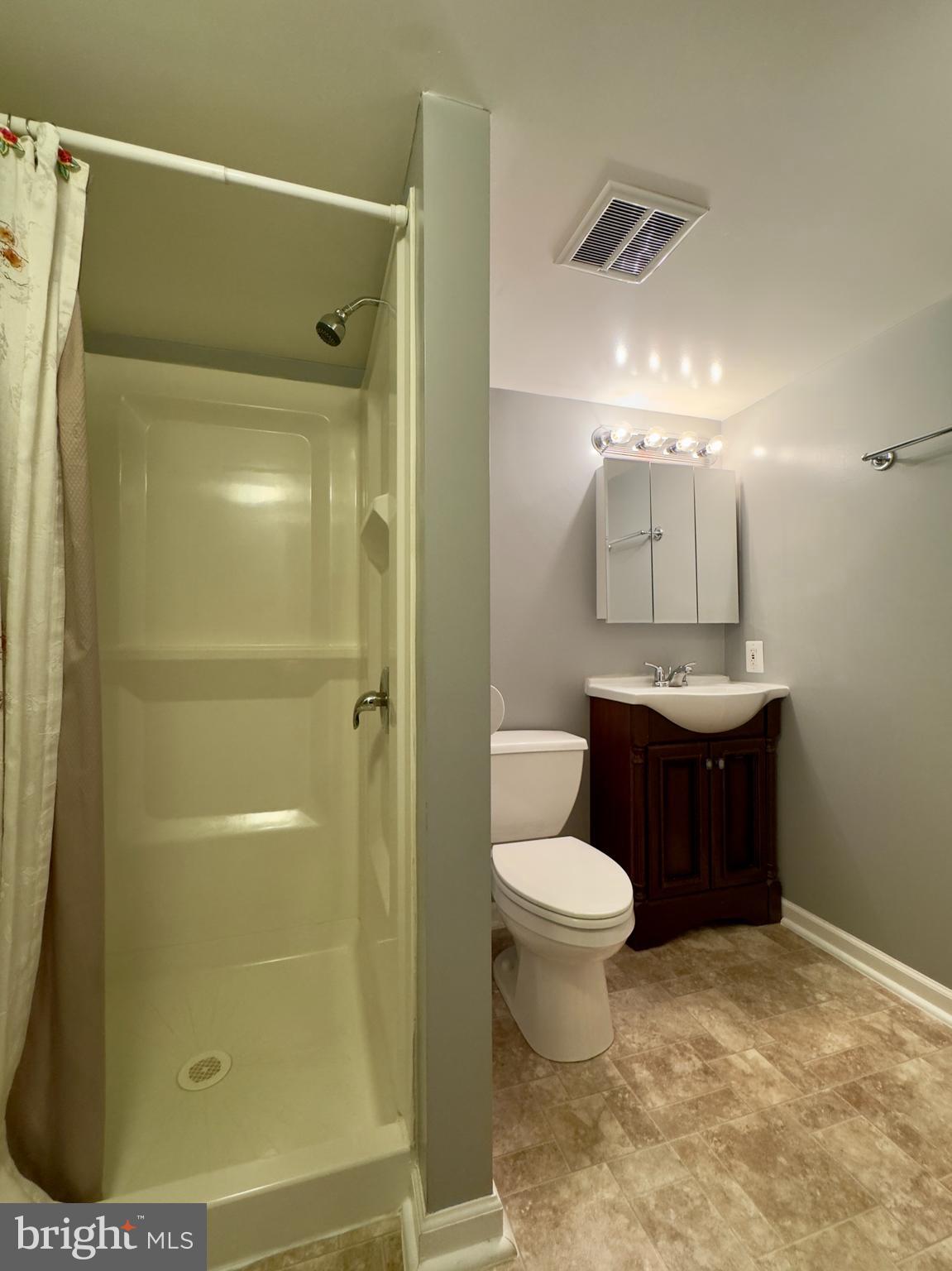 PERRY HALL - Residential Lease