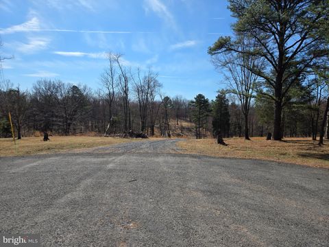 SAPPHIRE DRIVE HEDGESVILLE WV 25427