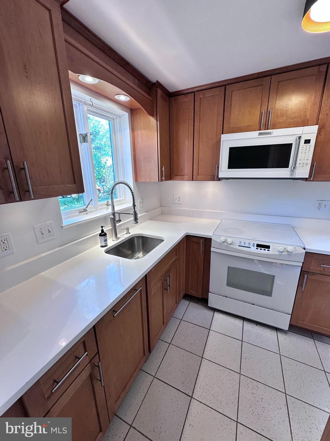 1613 N SPRINGWOOD DRIVE N