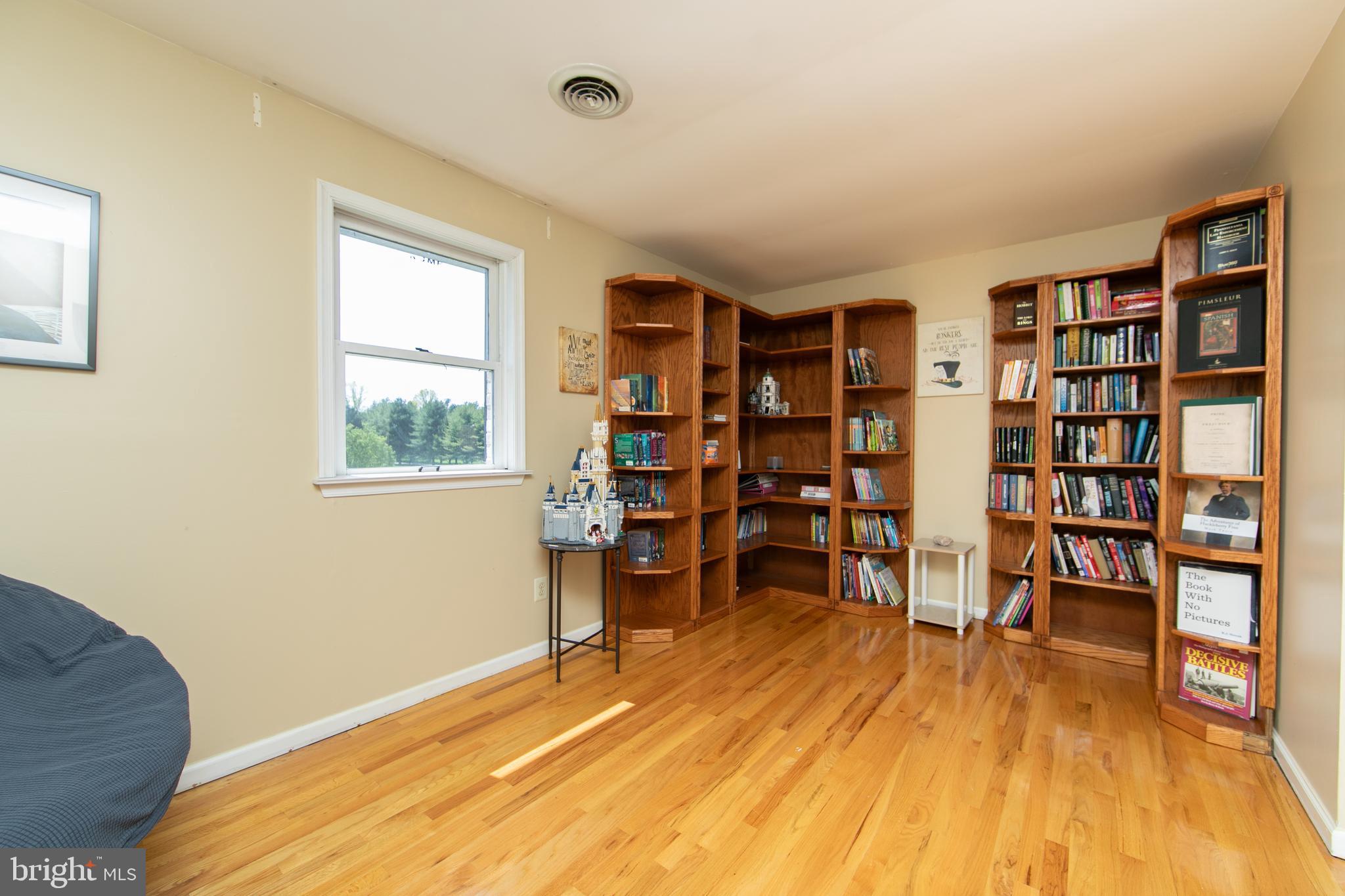 TWO POND ESTATES - Residential