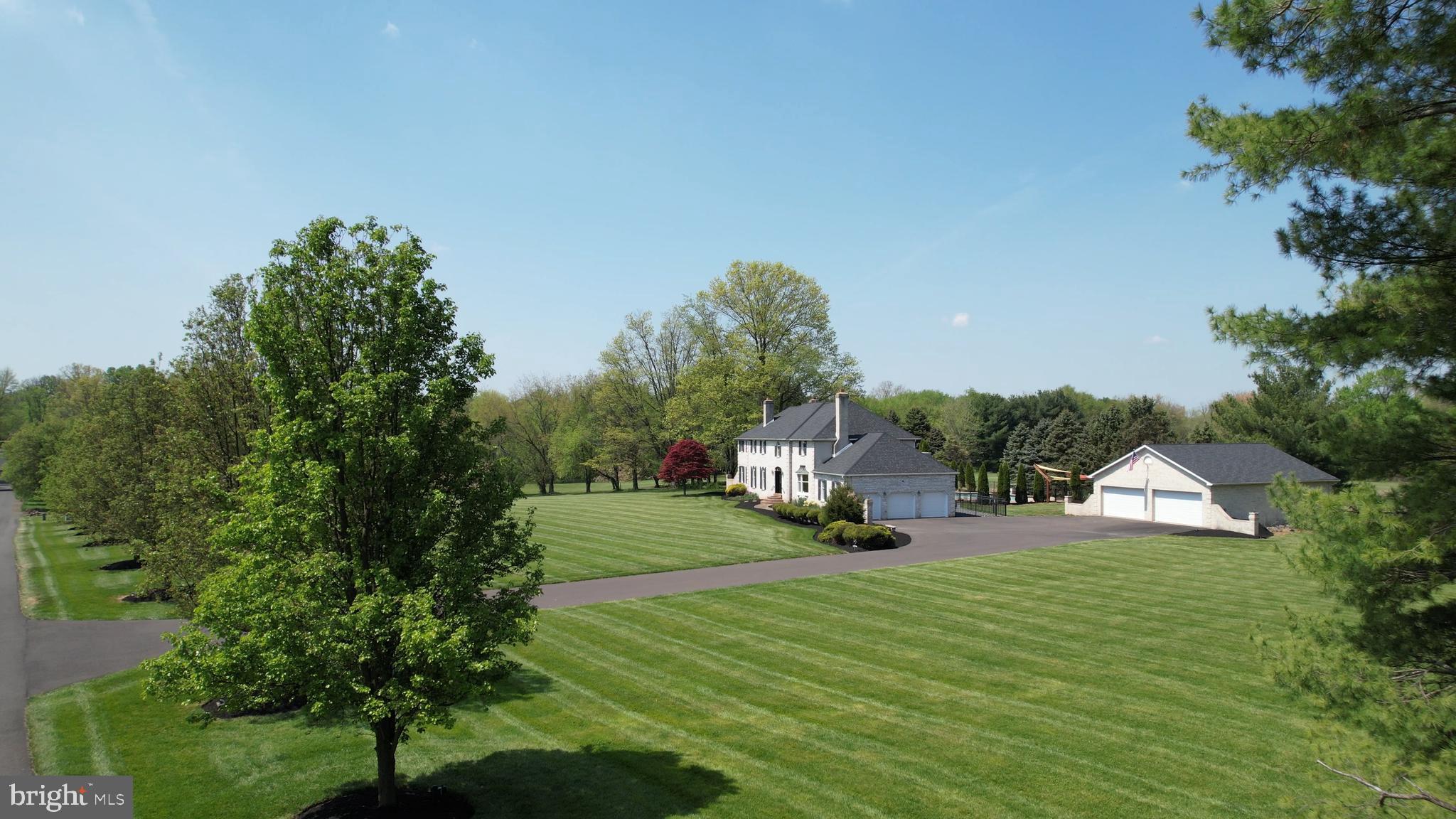 TWO POND ESTATES - Residential