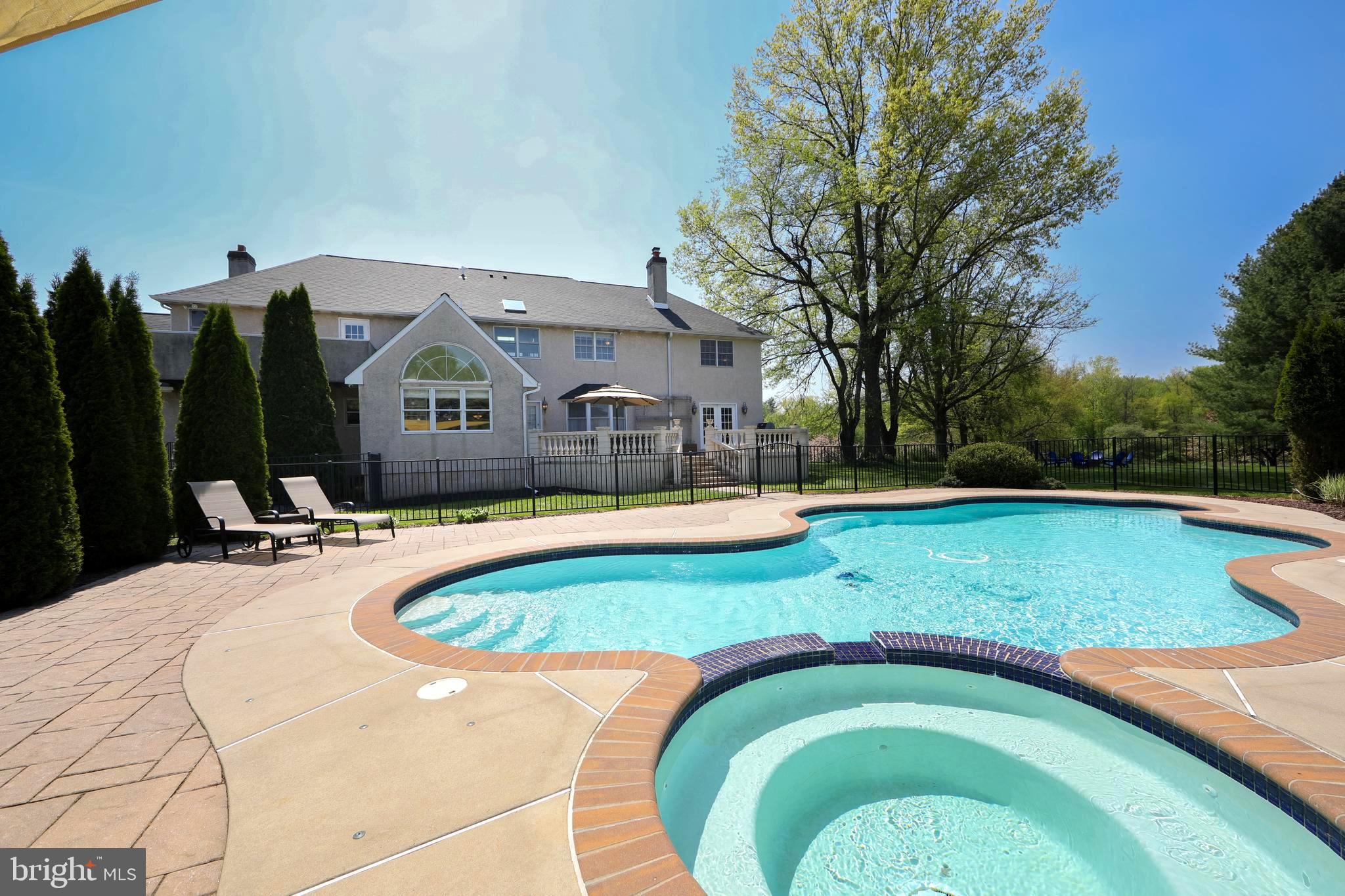 TWO POND ESTATES - Residential