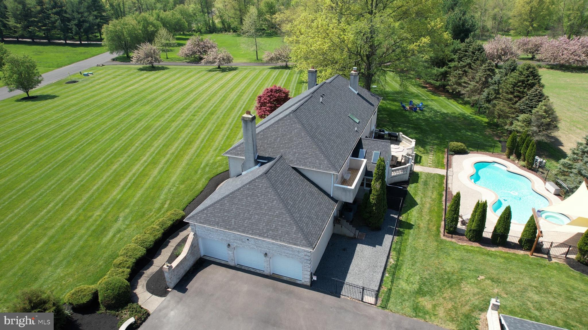 TWO POND ESTATES - Residential