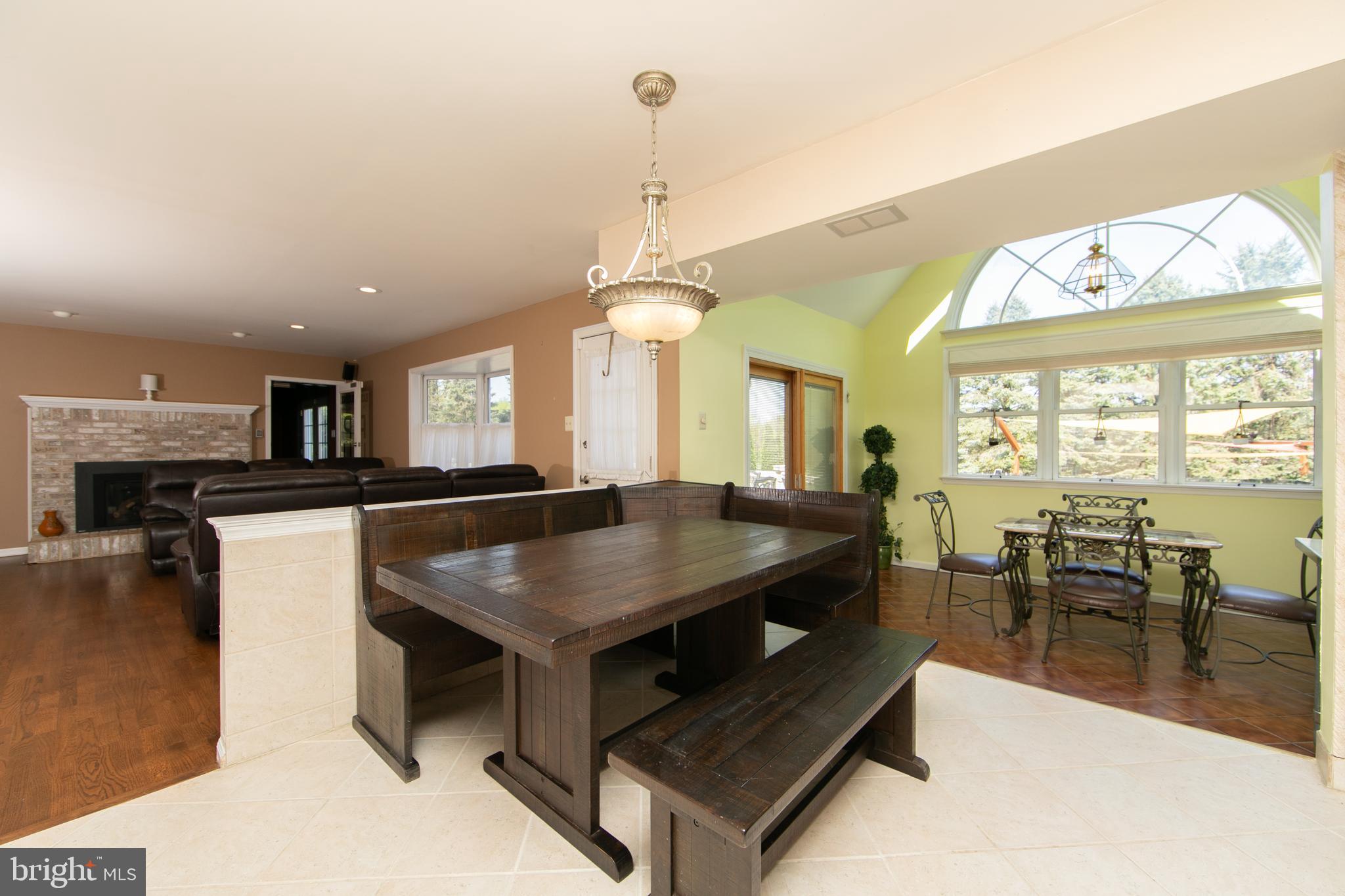 TWO POND ESTATES - Residential