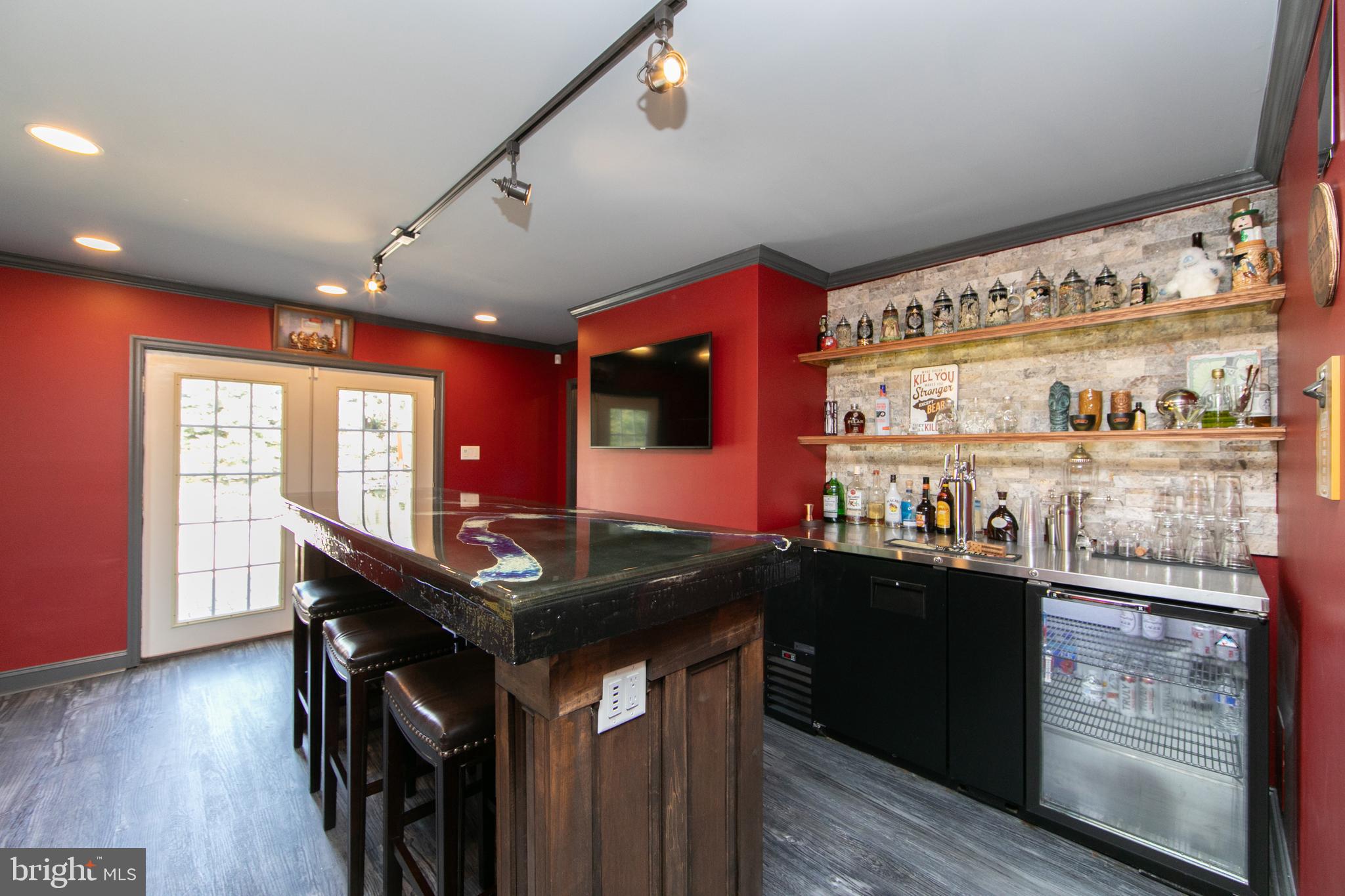 TWO POND ESTATES - Residential