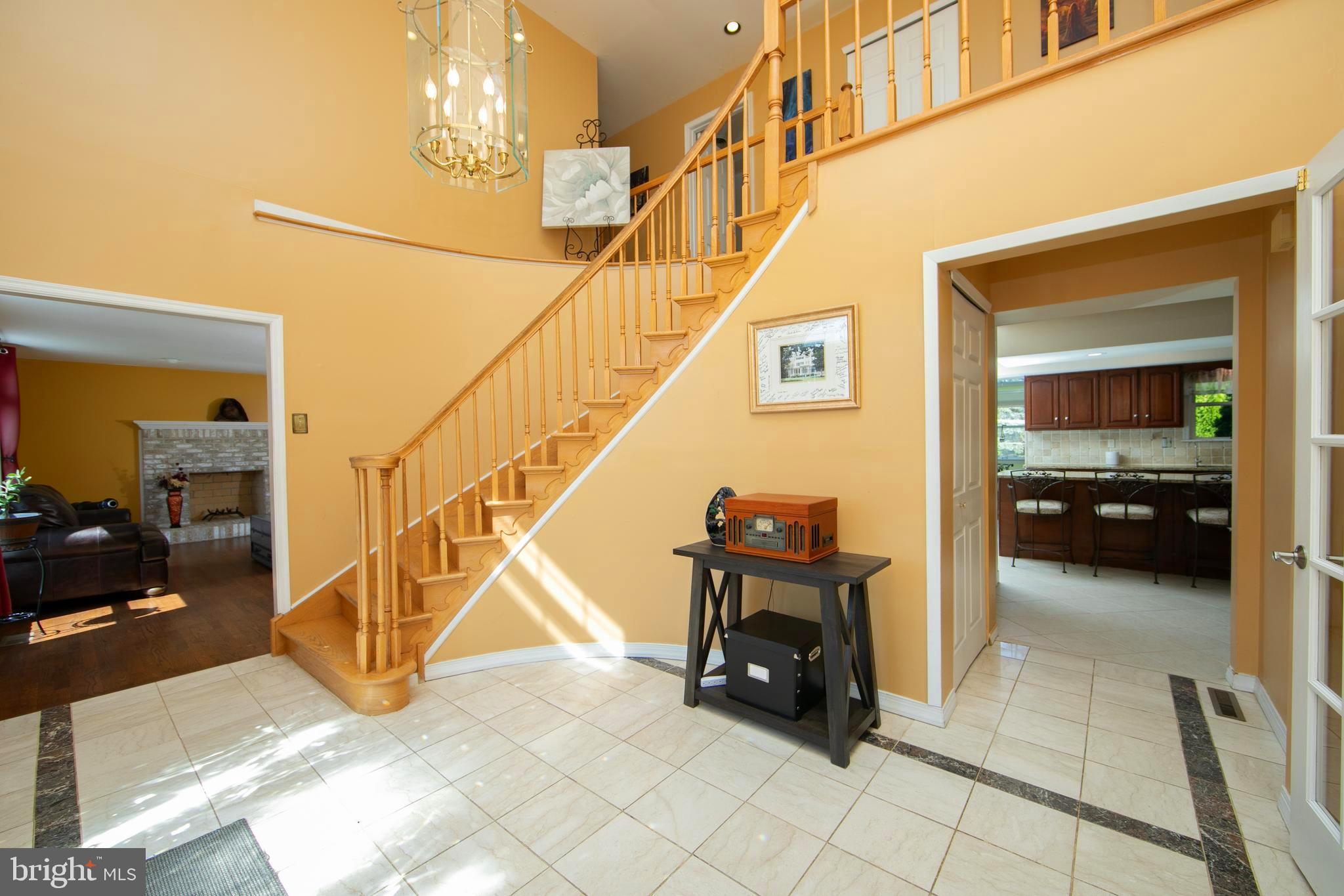 TWO POND ESTATES - Residential