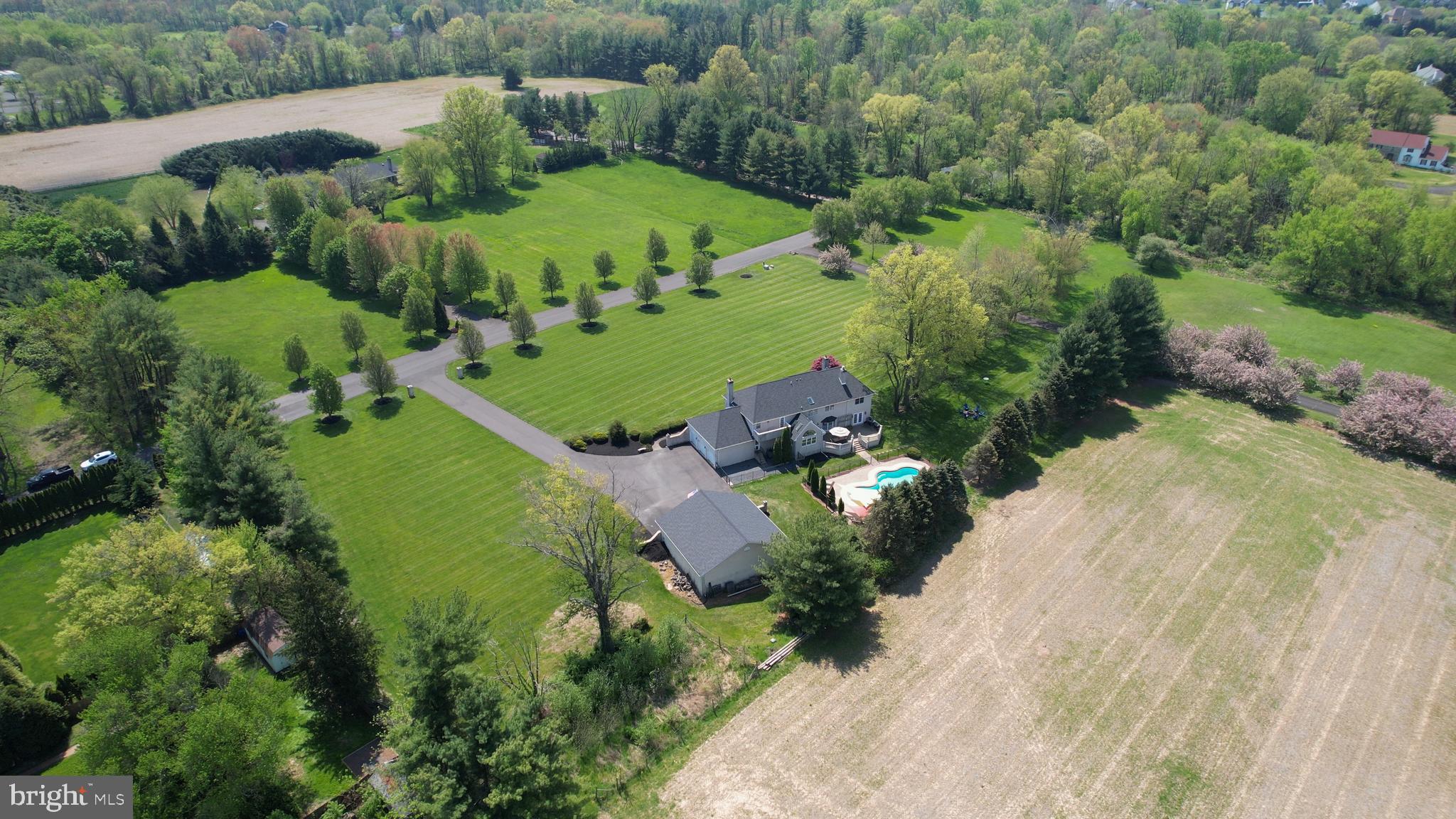 TWO POND ESTATES - Residential