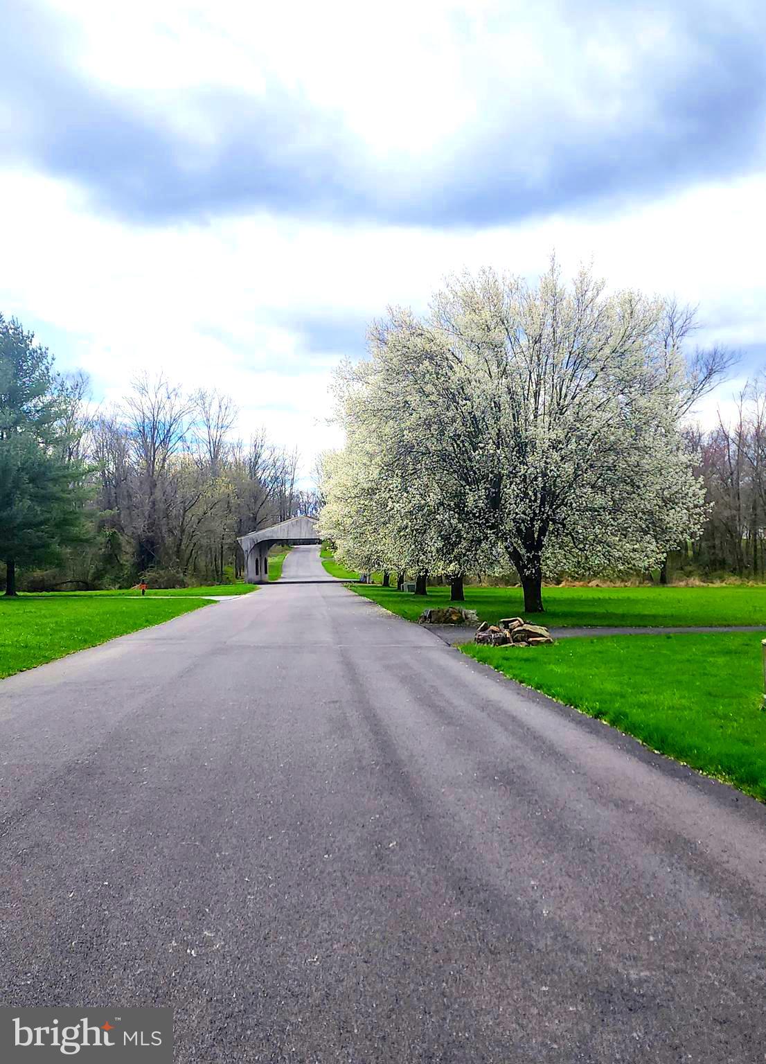 TWO POND ESTATES - Residential