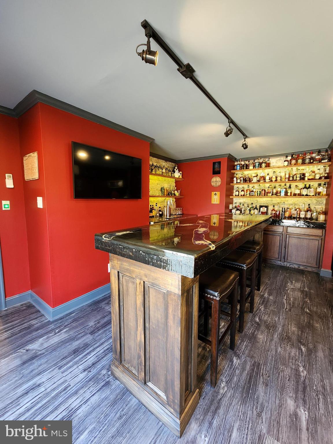 TWO POND ESTATES - Residential