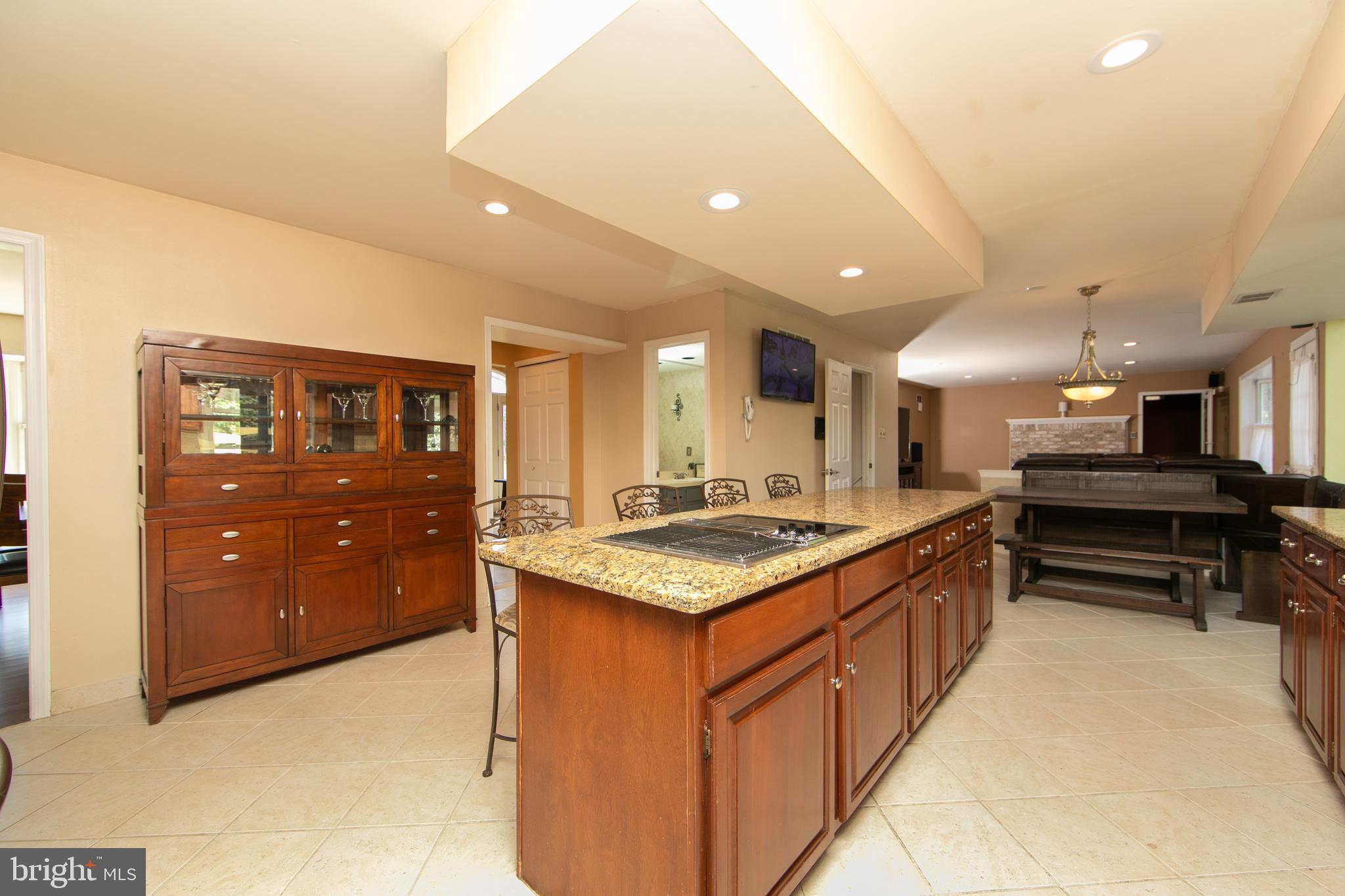 TWO POND ESTATES - Residential