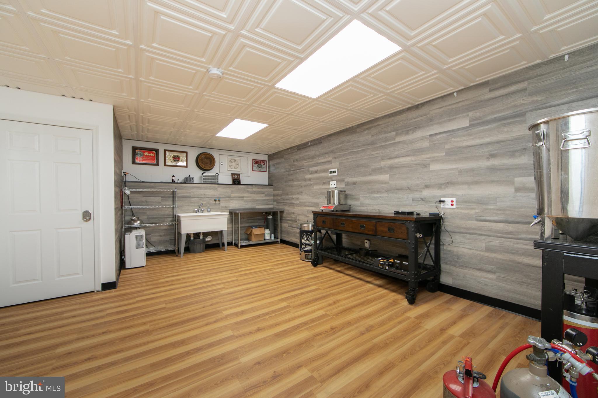 TWO POND ESTATES - Residential