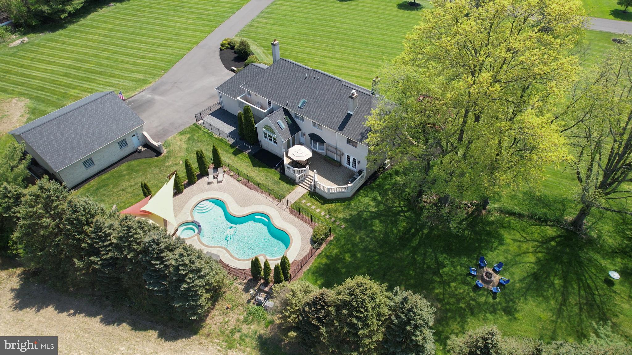 TWO POND ESTATES - Residential