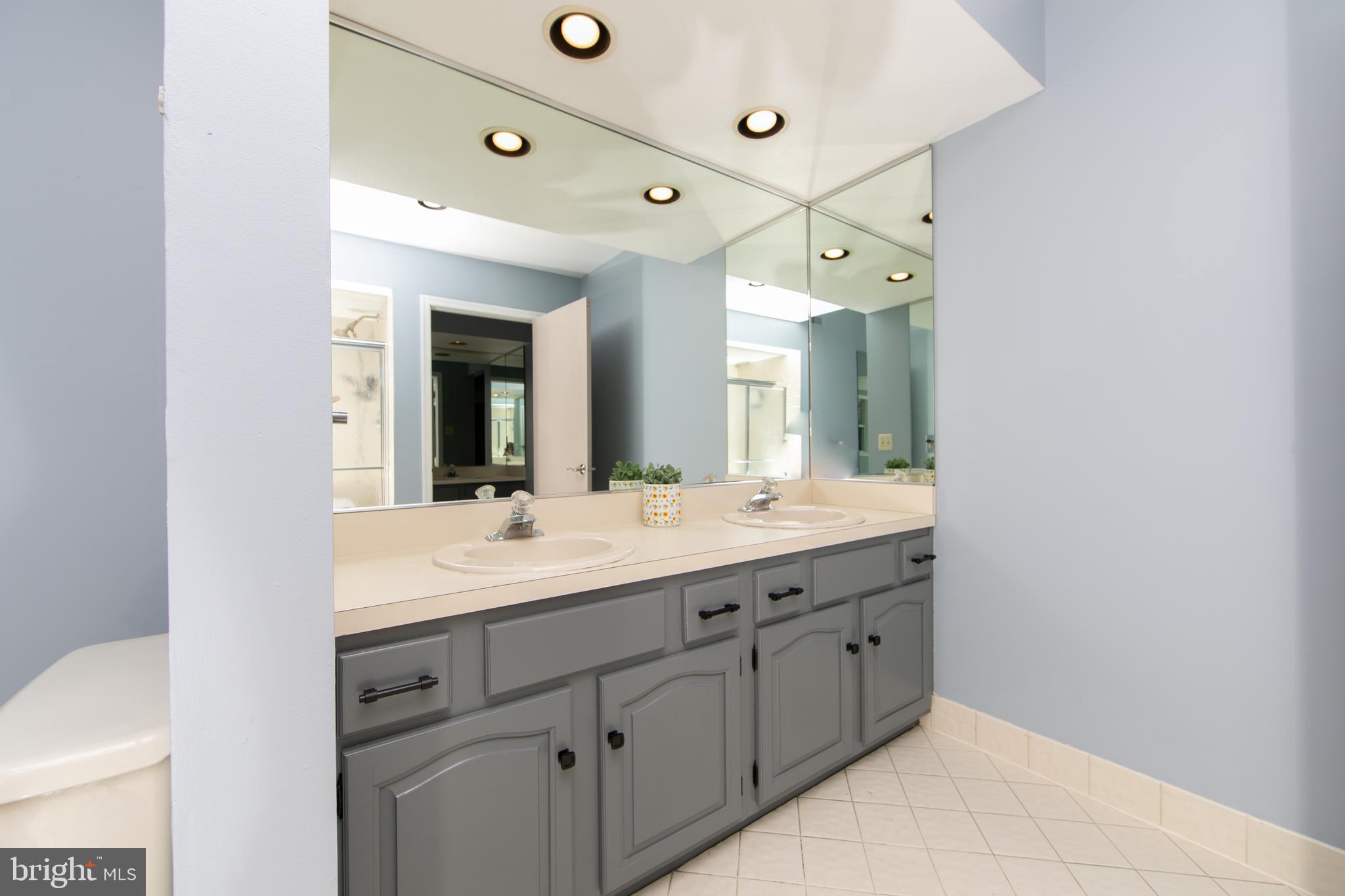 TWO POND ESTATES - Residential