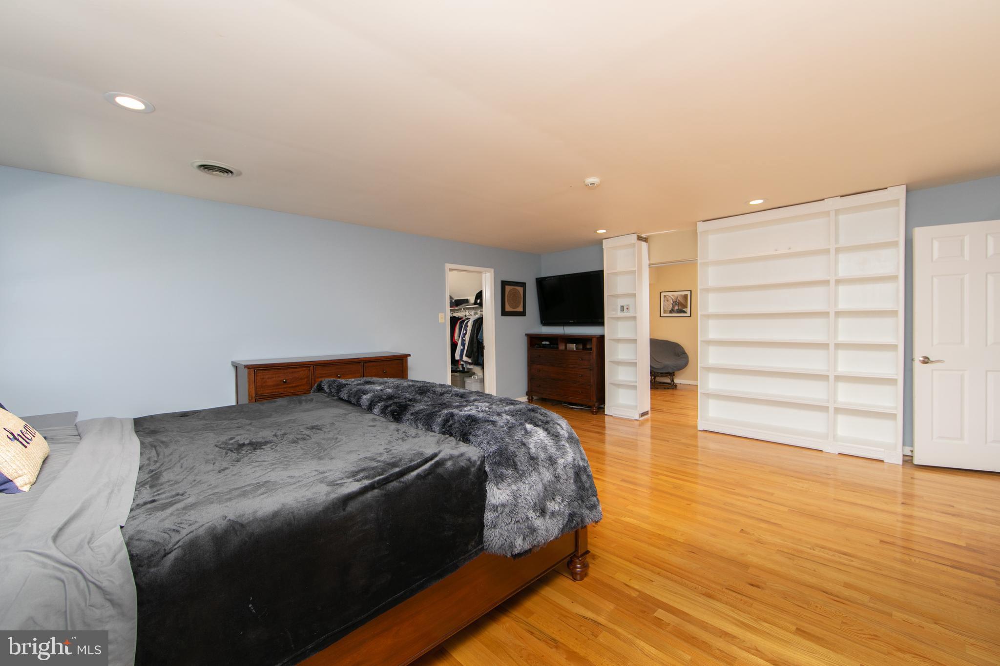 TWO POND ESTATES - Residential