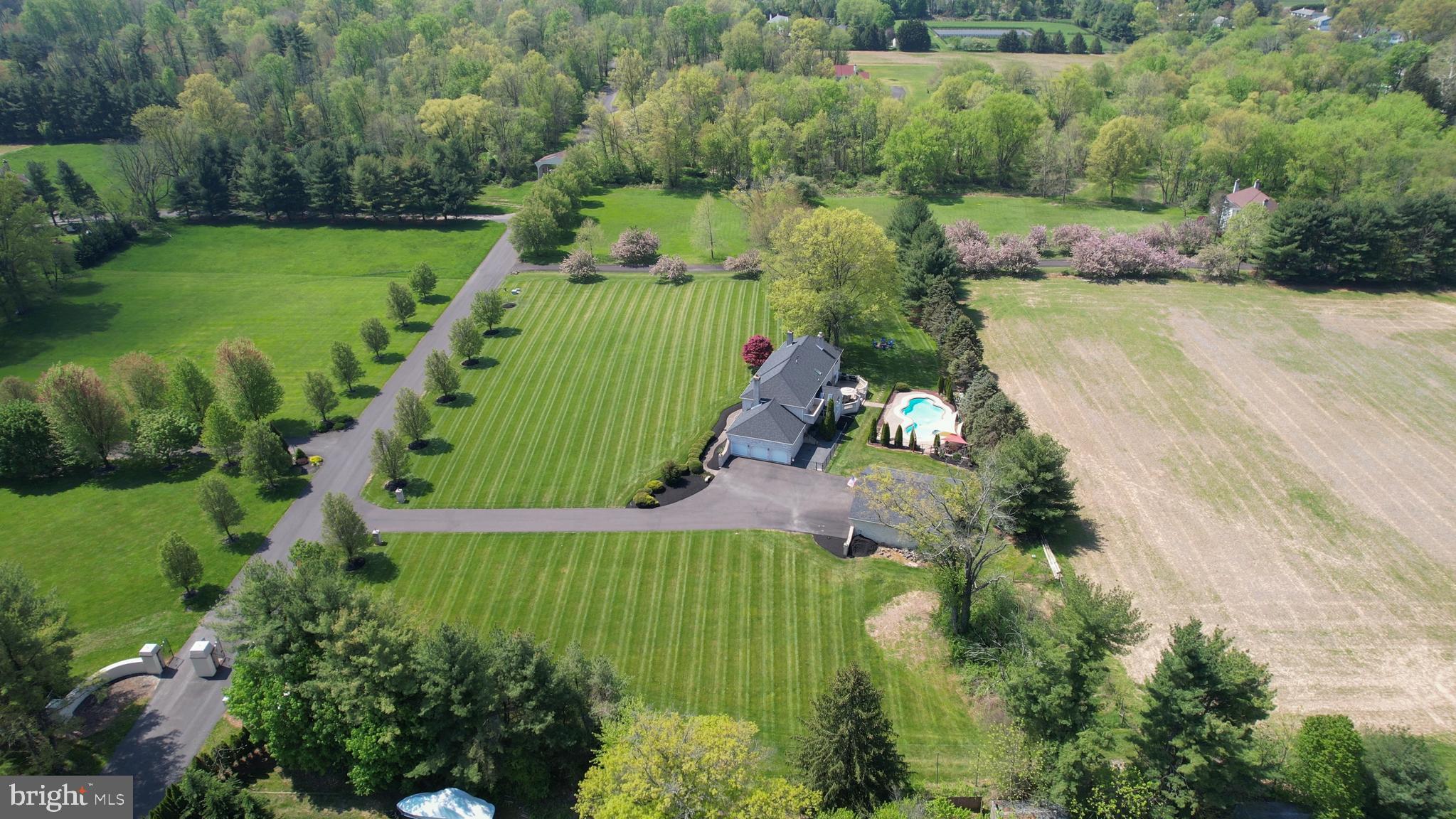 TWO POND ESTATES - Residential